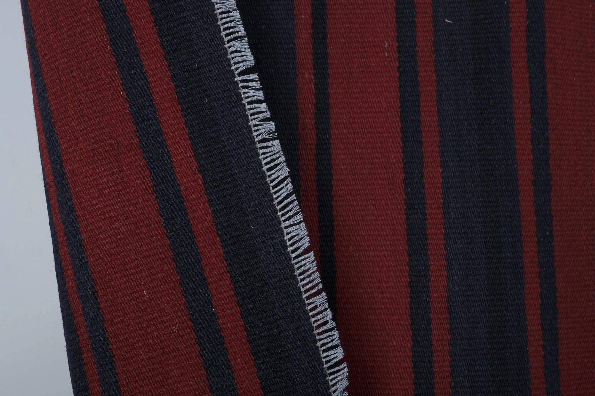 Vintage Turkish kilim, handwoven, 208x325 cm.