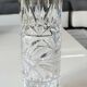 Vase soliflore tubulaire. En cristal taillé. A décor de motifs feuillus dépolis. Stylé Boho-Chic. Haut 20 cm