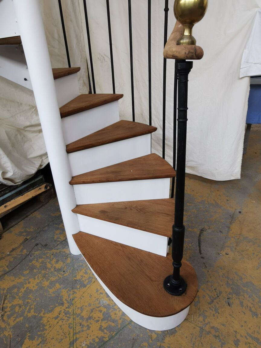 Escalier colimaçon ancien 1900