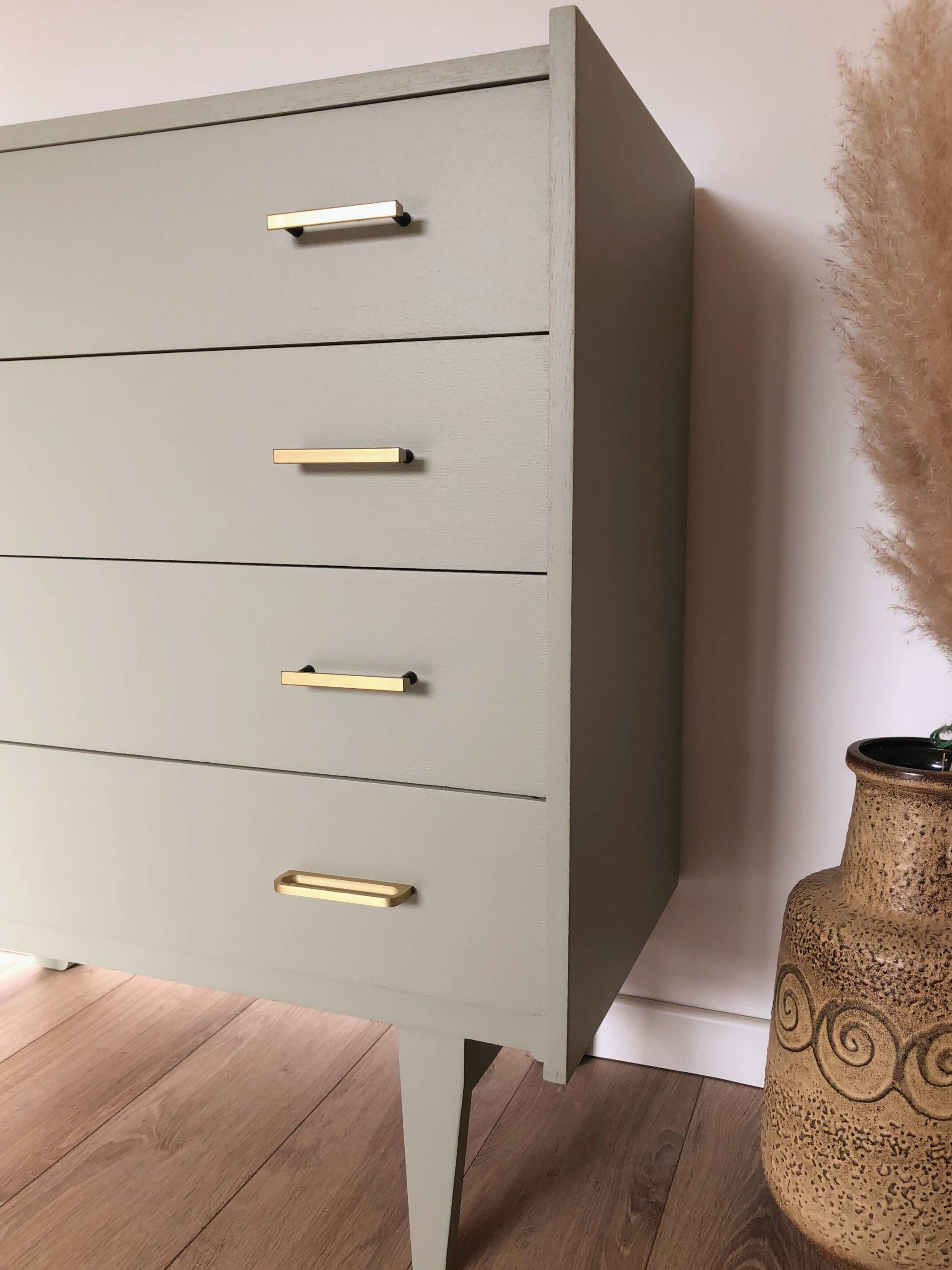 70s chest of drawers with 4 drawers