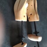 Wooden shoe tree