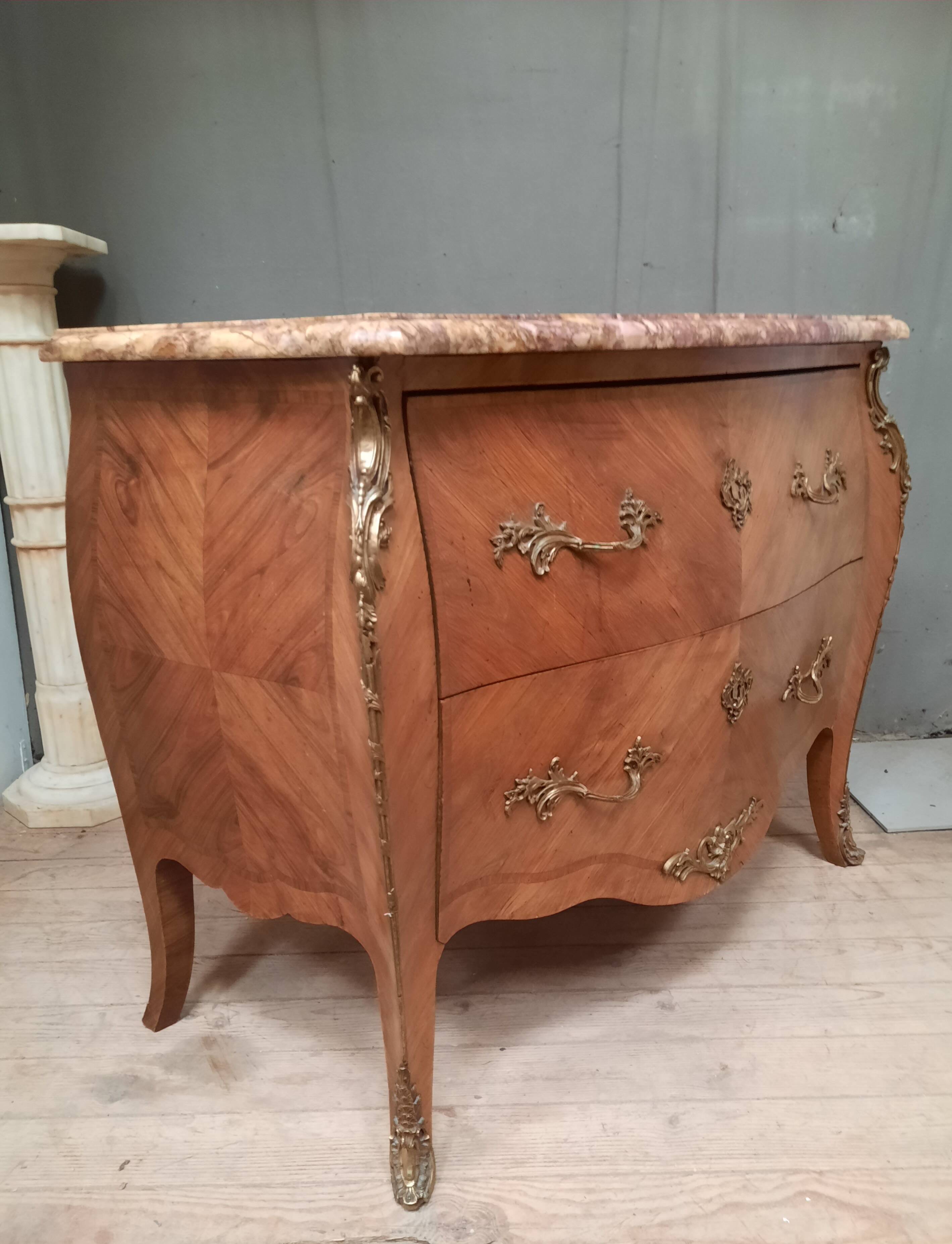 Louis XV style chest of drawers in veneer