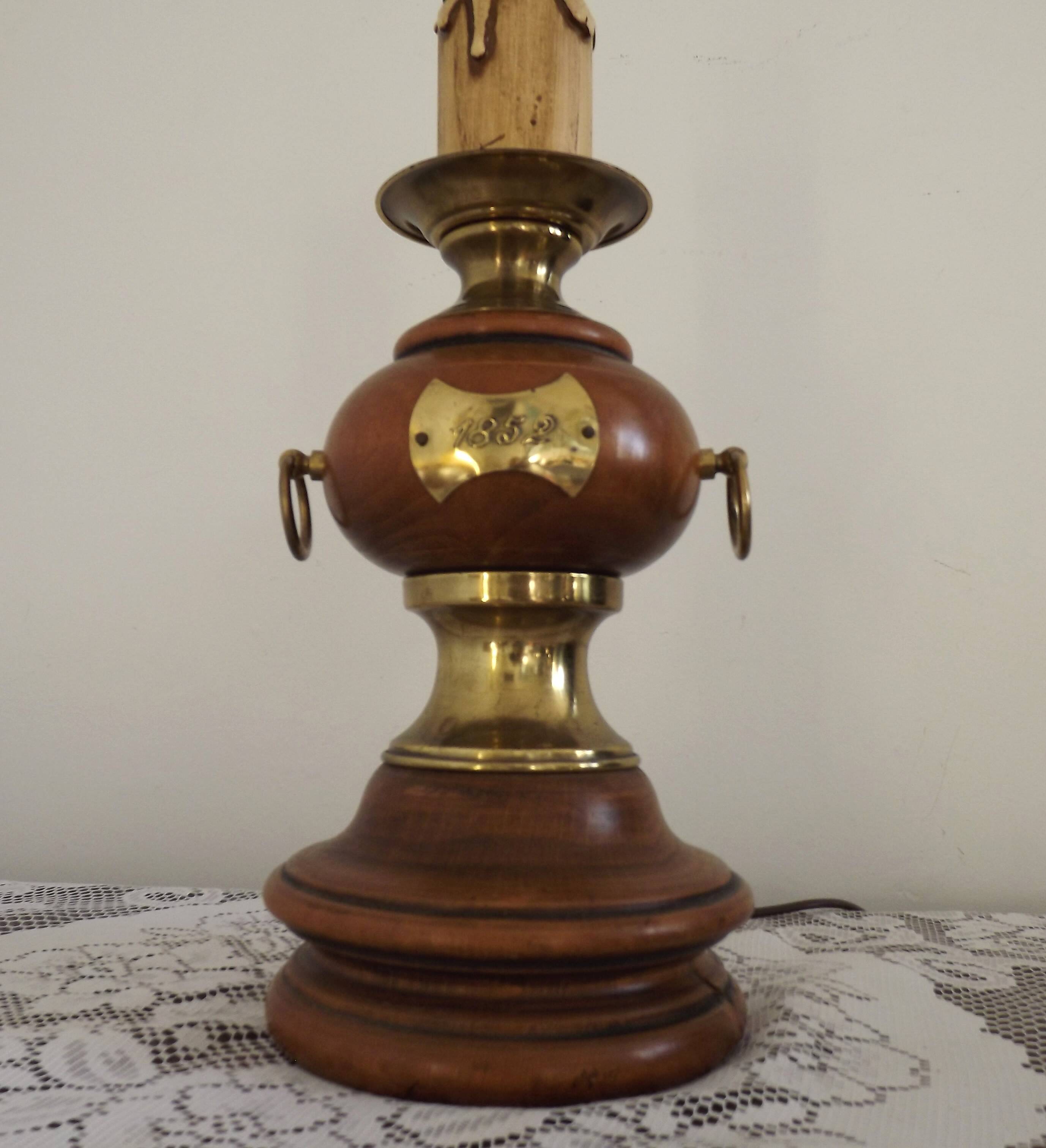 Turned wooden floor lamp with label and golden handles 1852