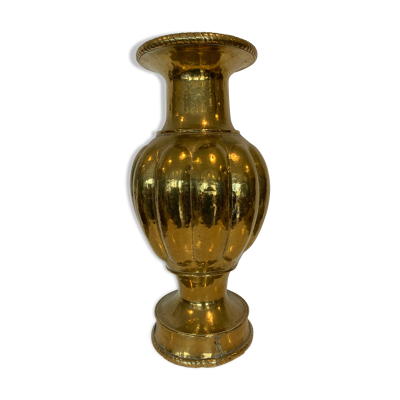 Vase a godrons en laiton martelé XX siècle