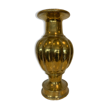 Vase a godrons en laiton martelé XX siècle