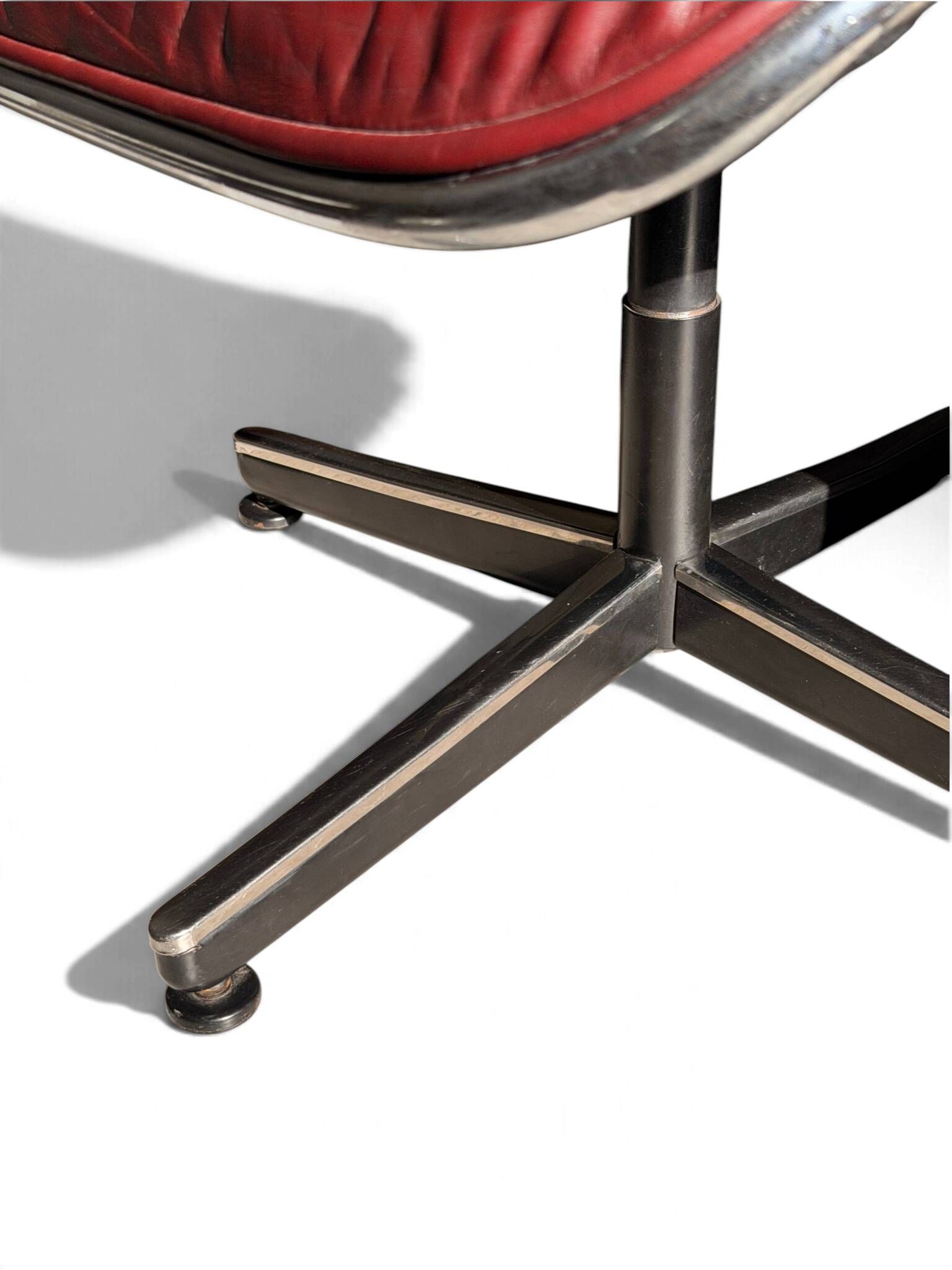 Charles Pollock Executive Chair for Knoll, burgundy leather