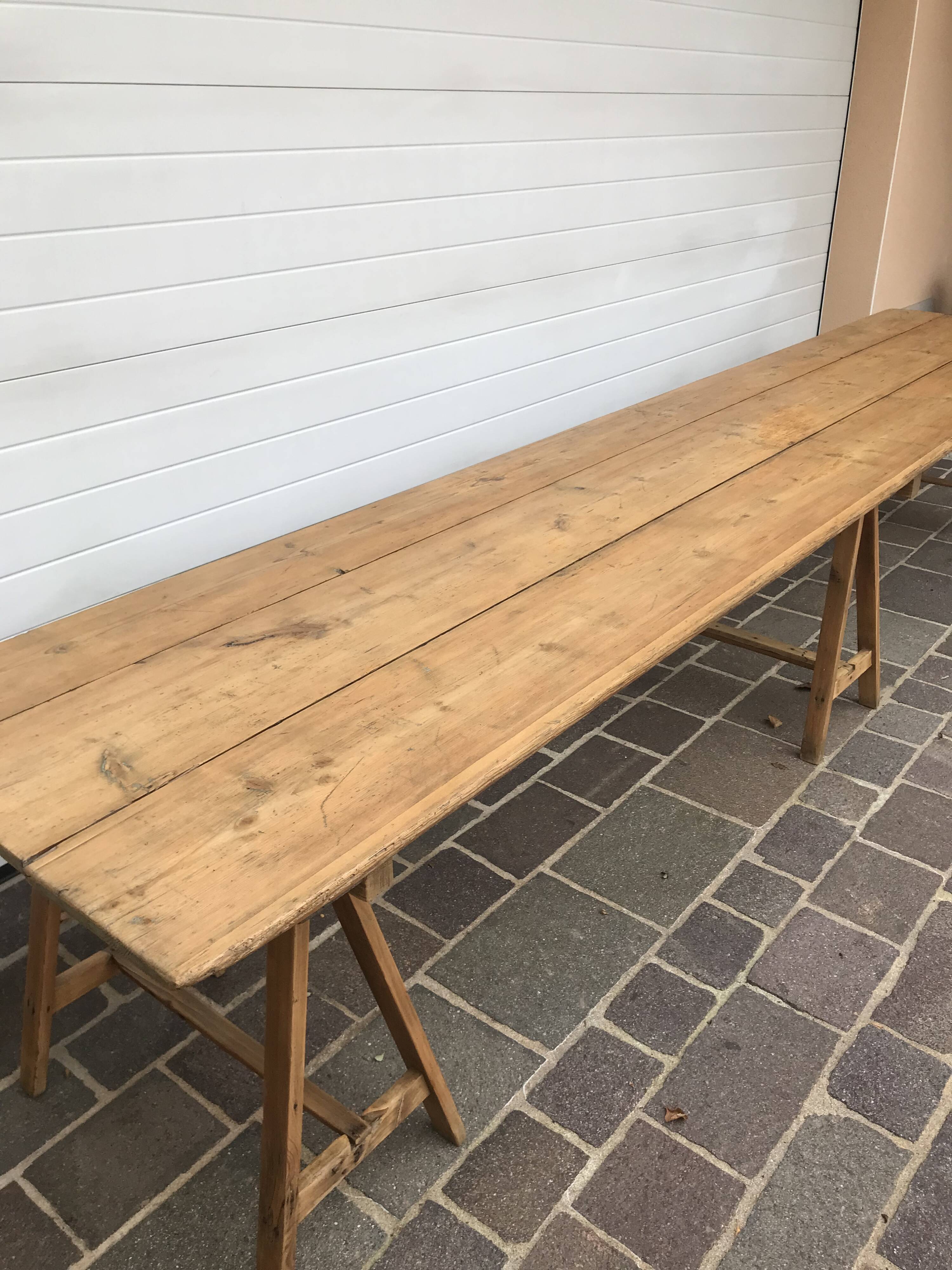 Winegrower's farm table