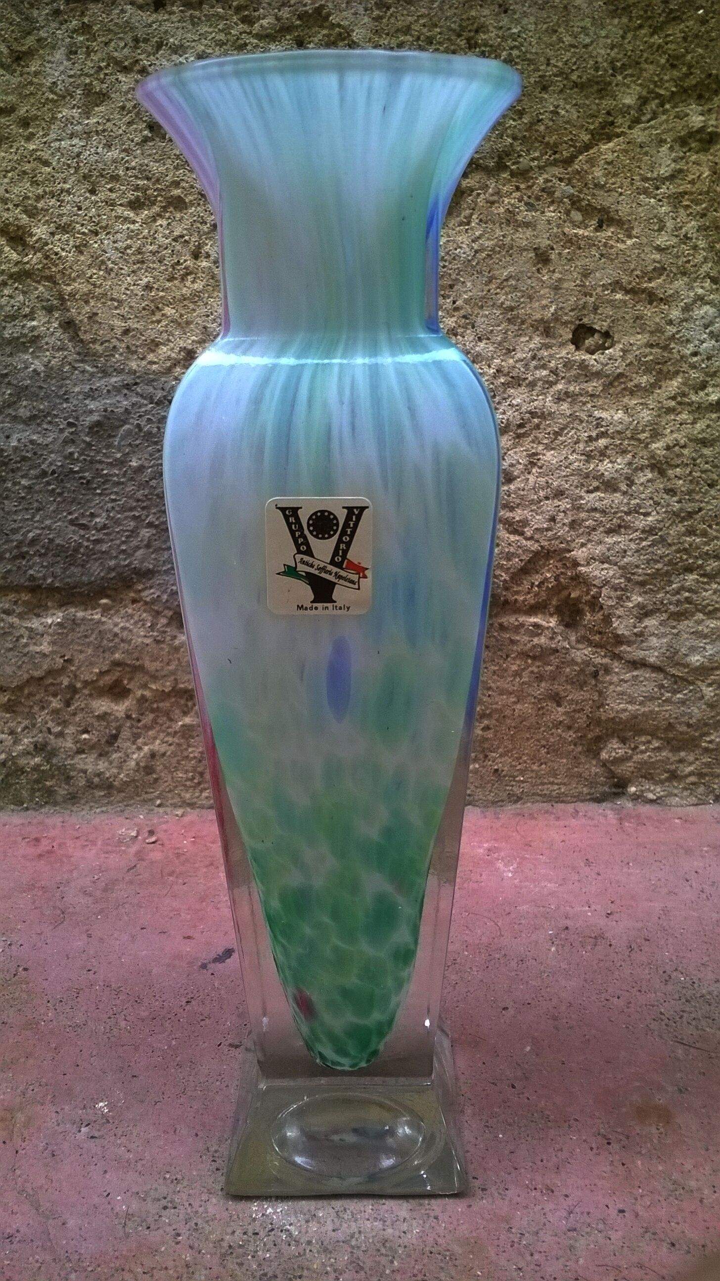 Vase with décor