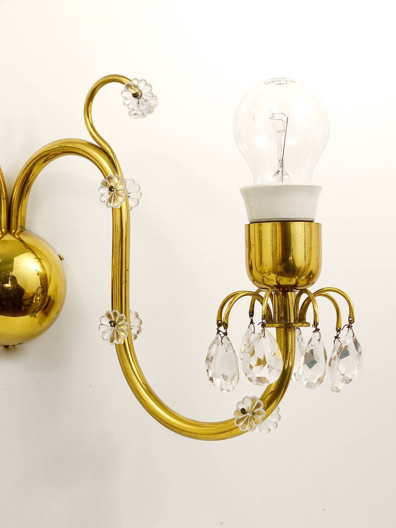 Lobmeyr Vienna Belle large wall sconce in brass and crystal, Austria, 1950s