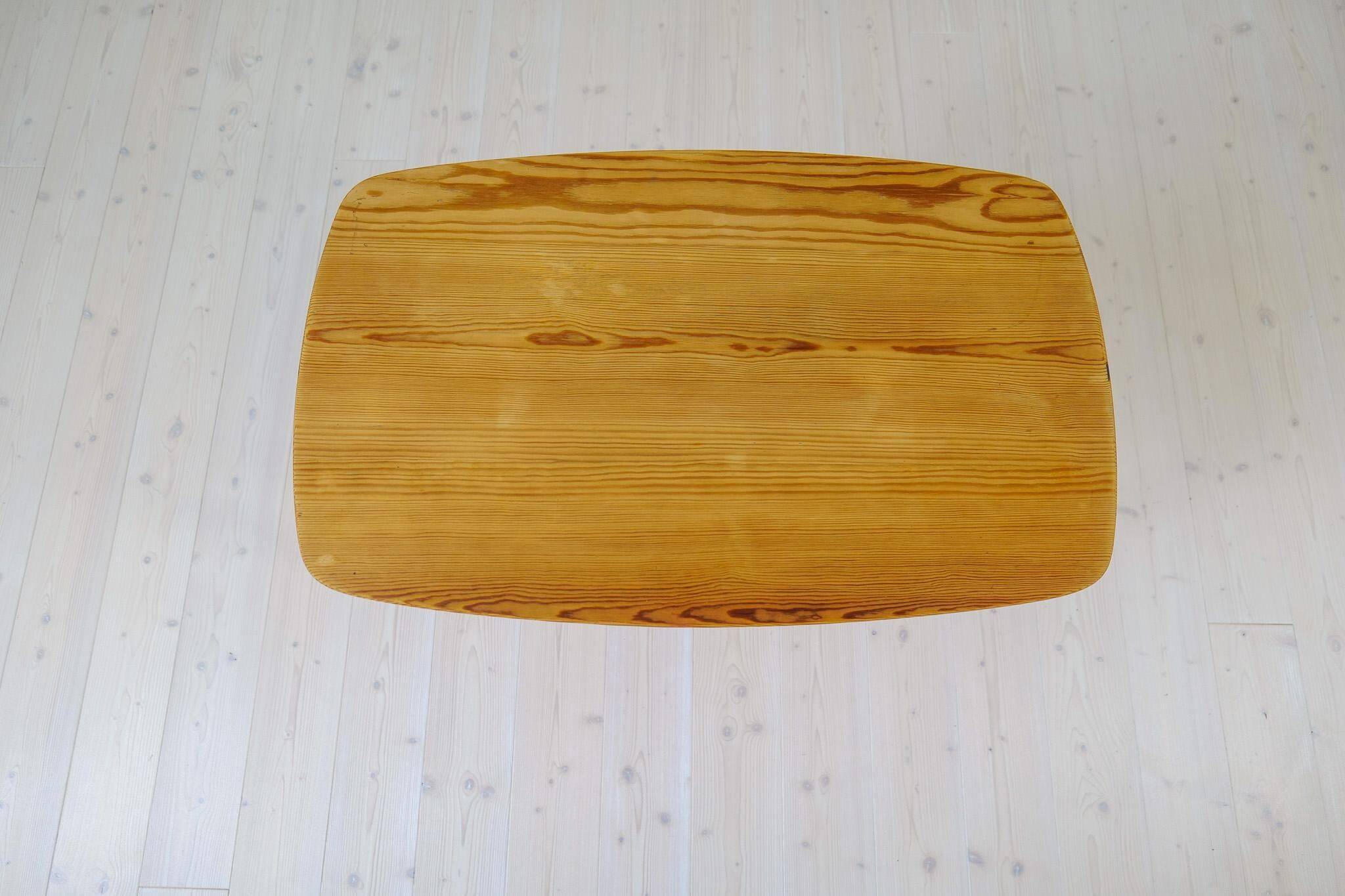 Table basse moderne du milieu du siècle en pin Suède 1940s