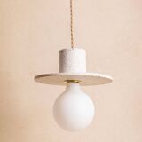 Suspension alba en béton blanc