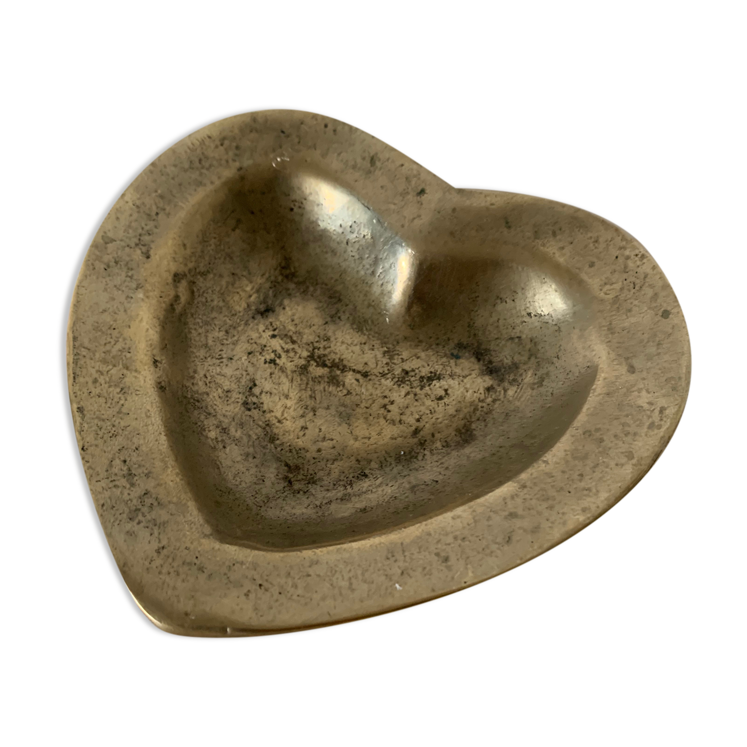 Empty bronze heart pocket