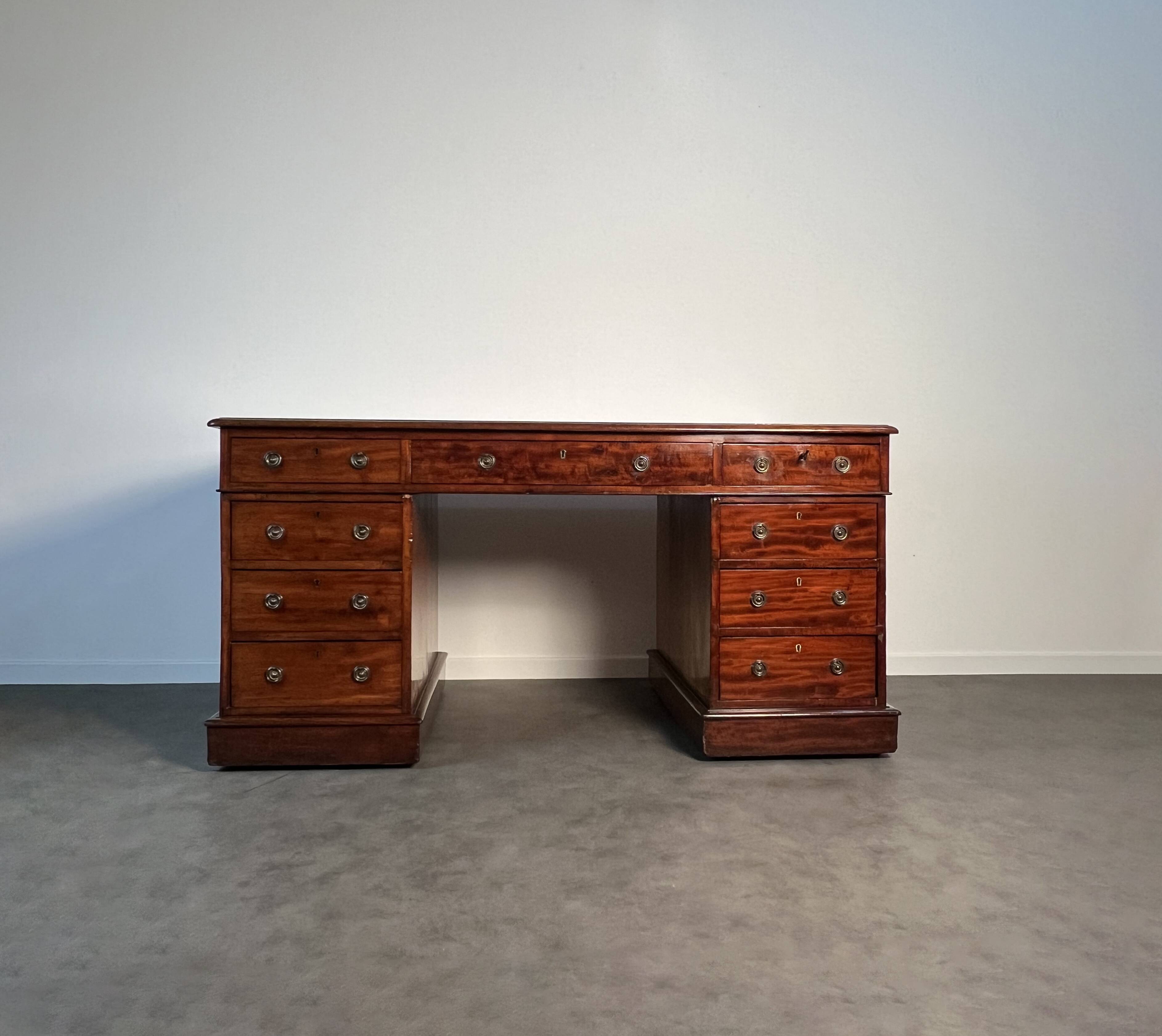 Bureau à caissons - acajou époque victorienne pedestal desk Angleterre XIXe
