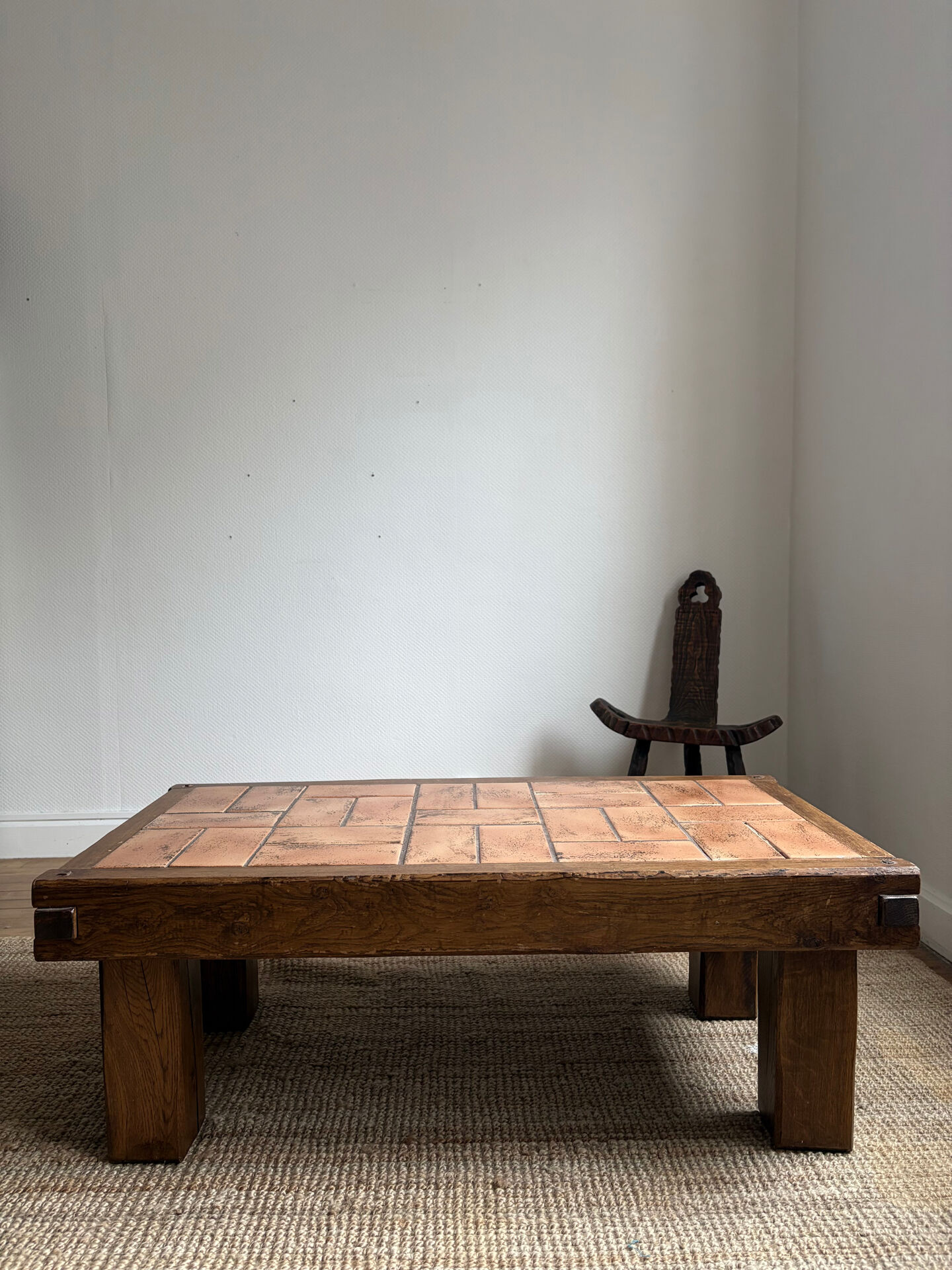 Table basse brutaliste