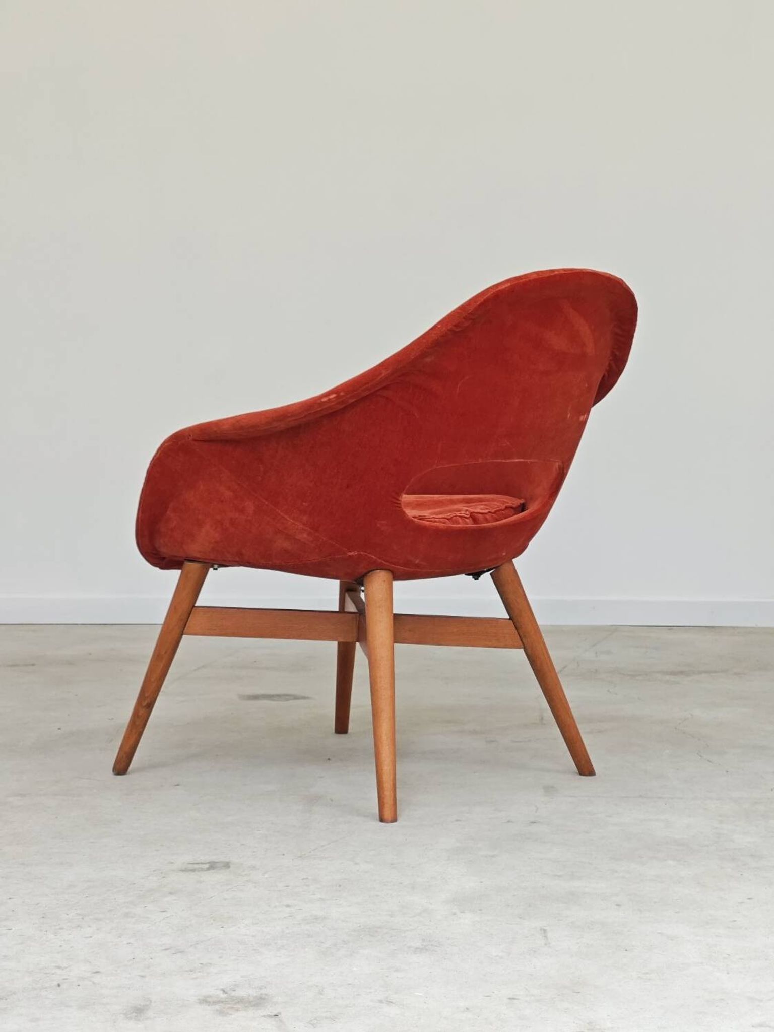 Fauteuil Shell restauré velours par Miroslav Navratil pour Vertex