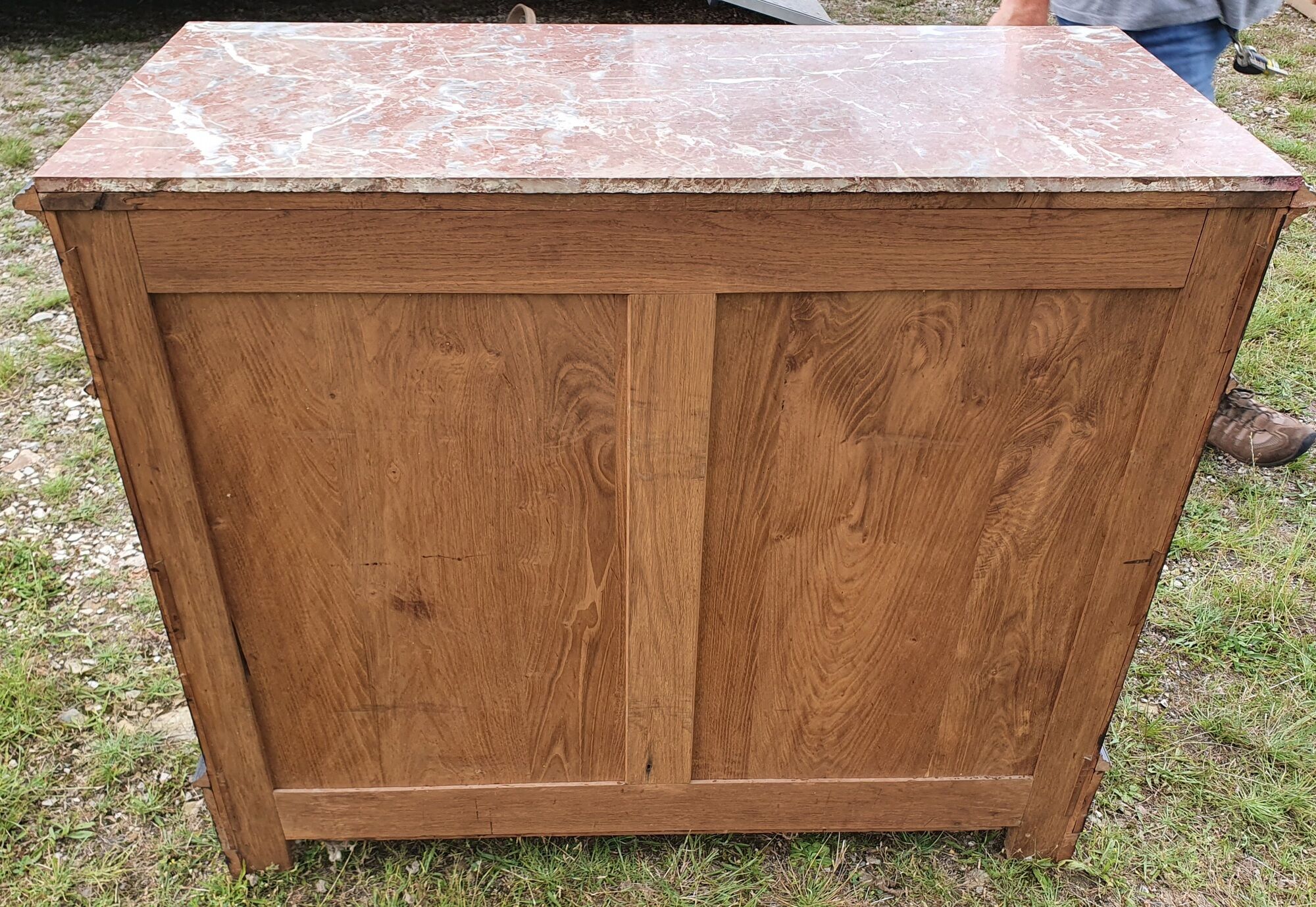 Blackened wooden chest of drawers with 5 drawers