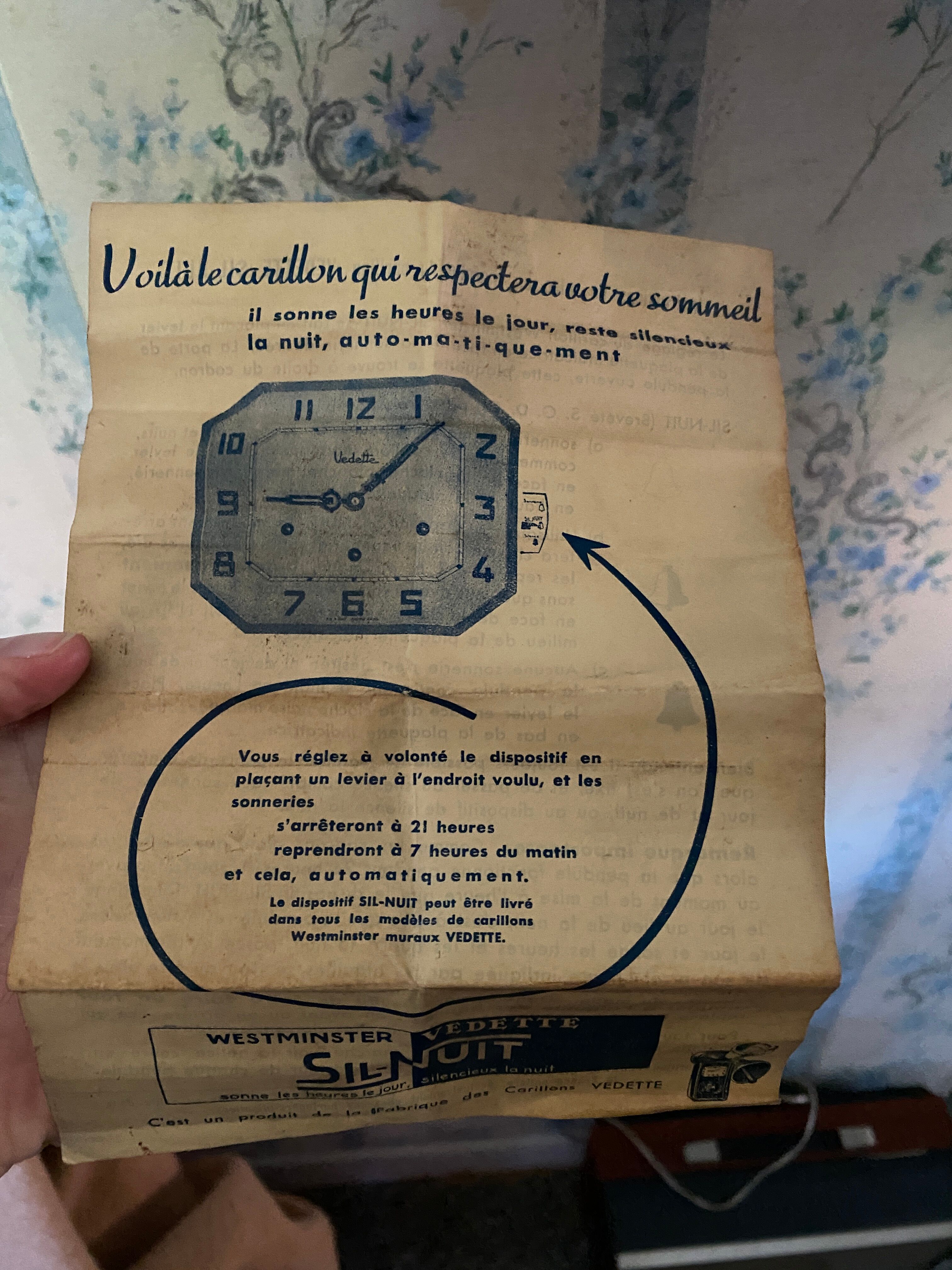 Carillon clock Featured