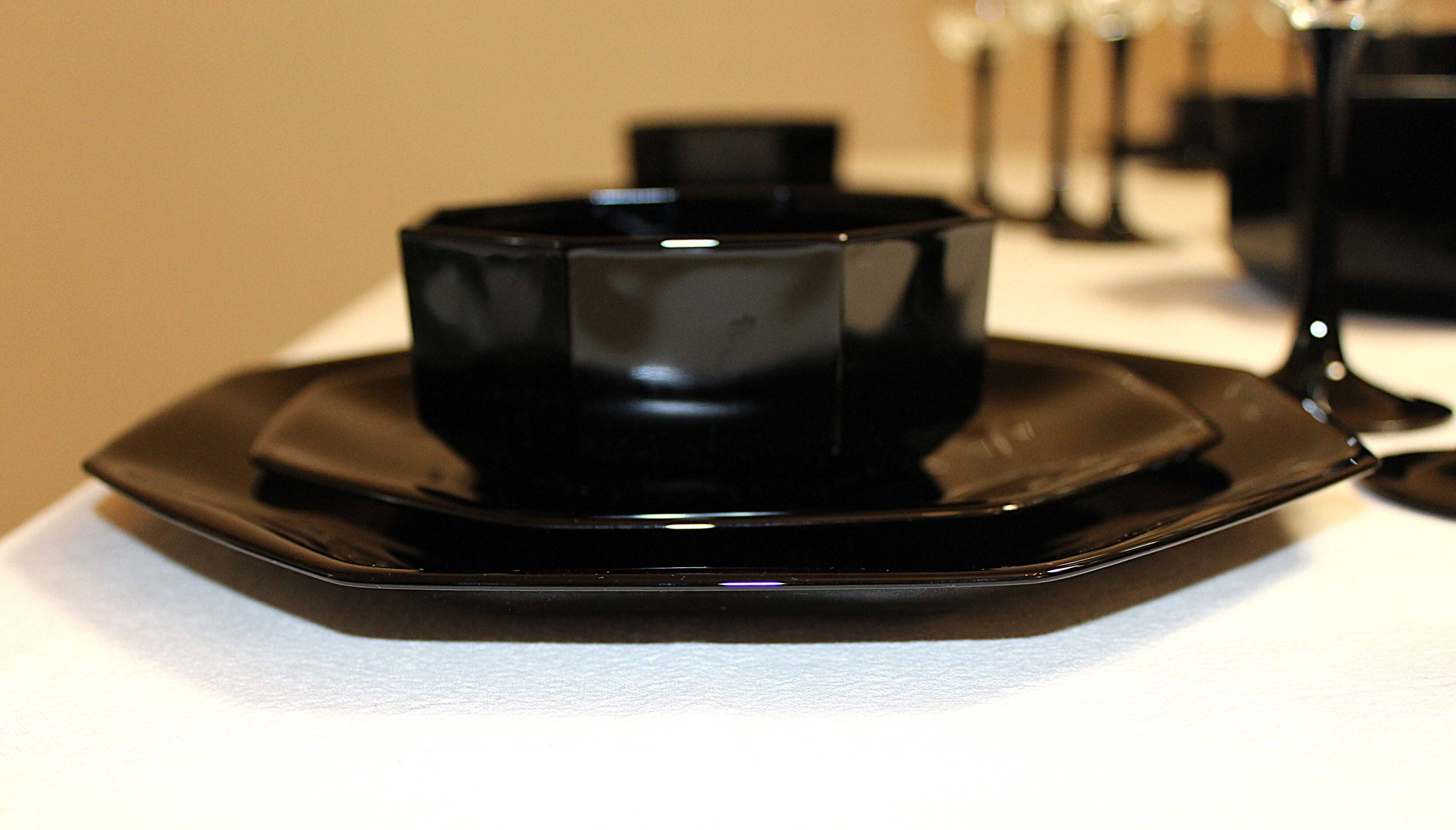 3 black Arcoroc "Octime" serving dishes
