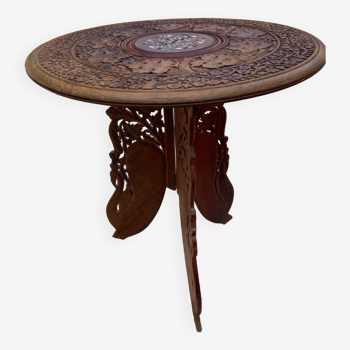 Table ronde indienne sculptee