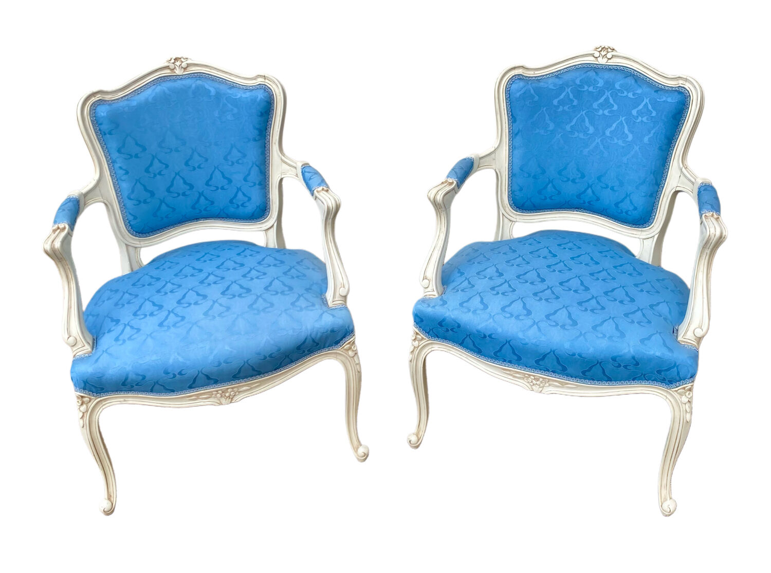 2 blue Louis XV armchairs