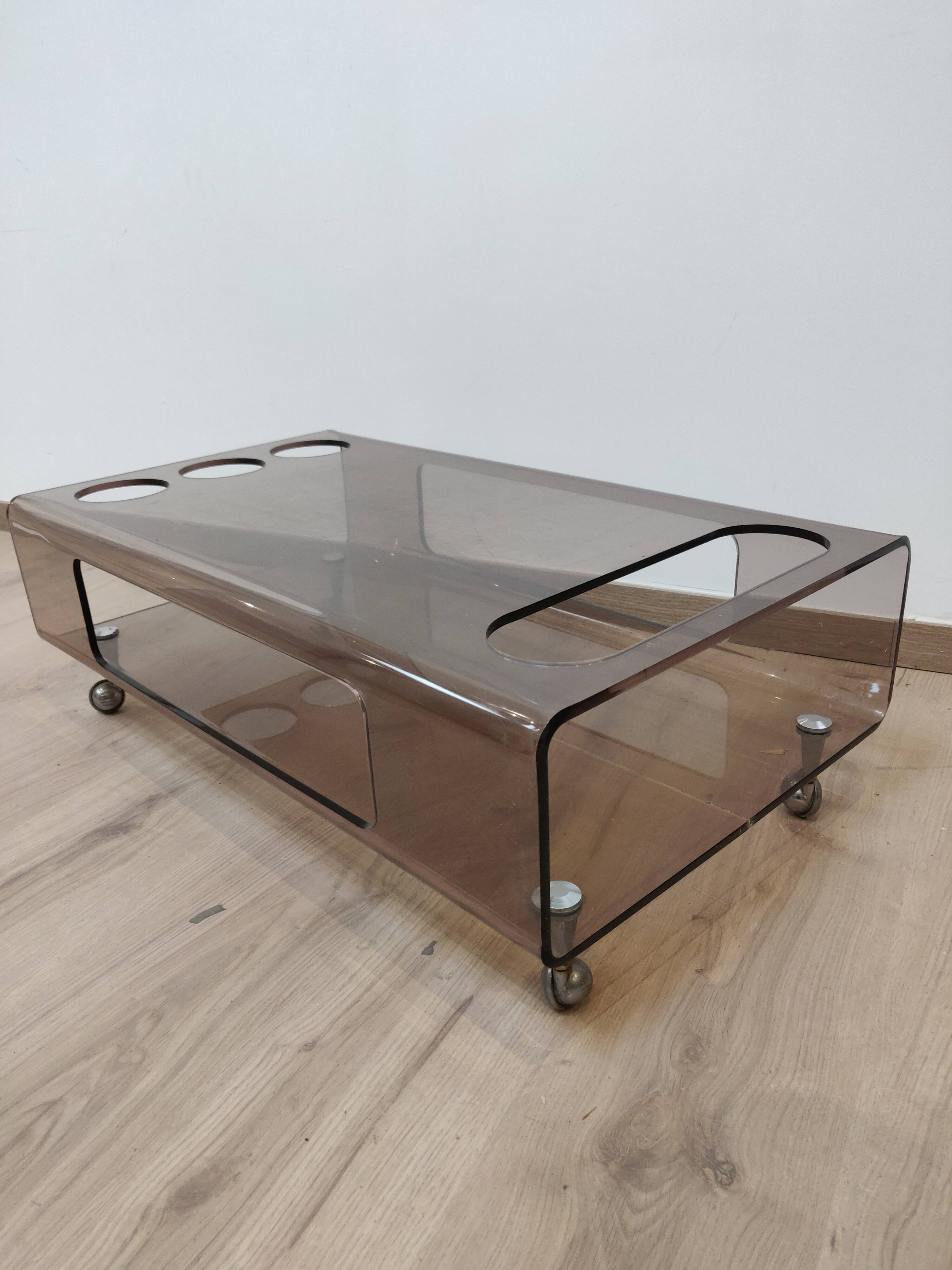 Rolling bar coffee table in vintage plexiglass 70s
