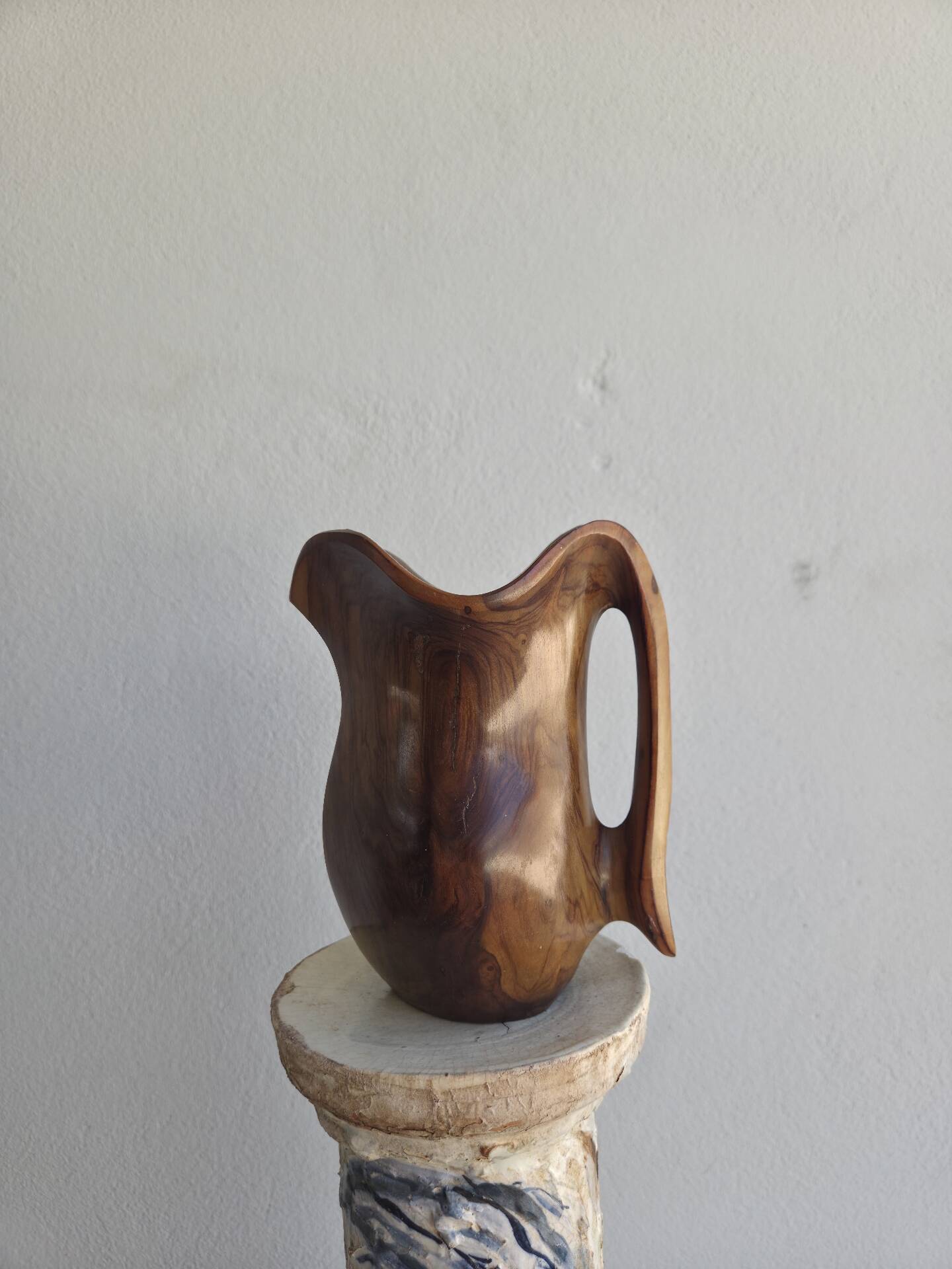 Pichet monoxyle en bois d'olivier