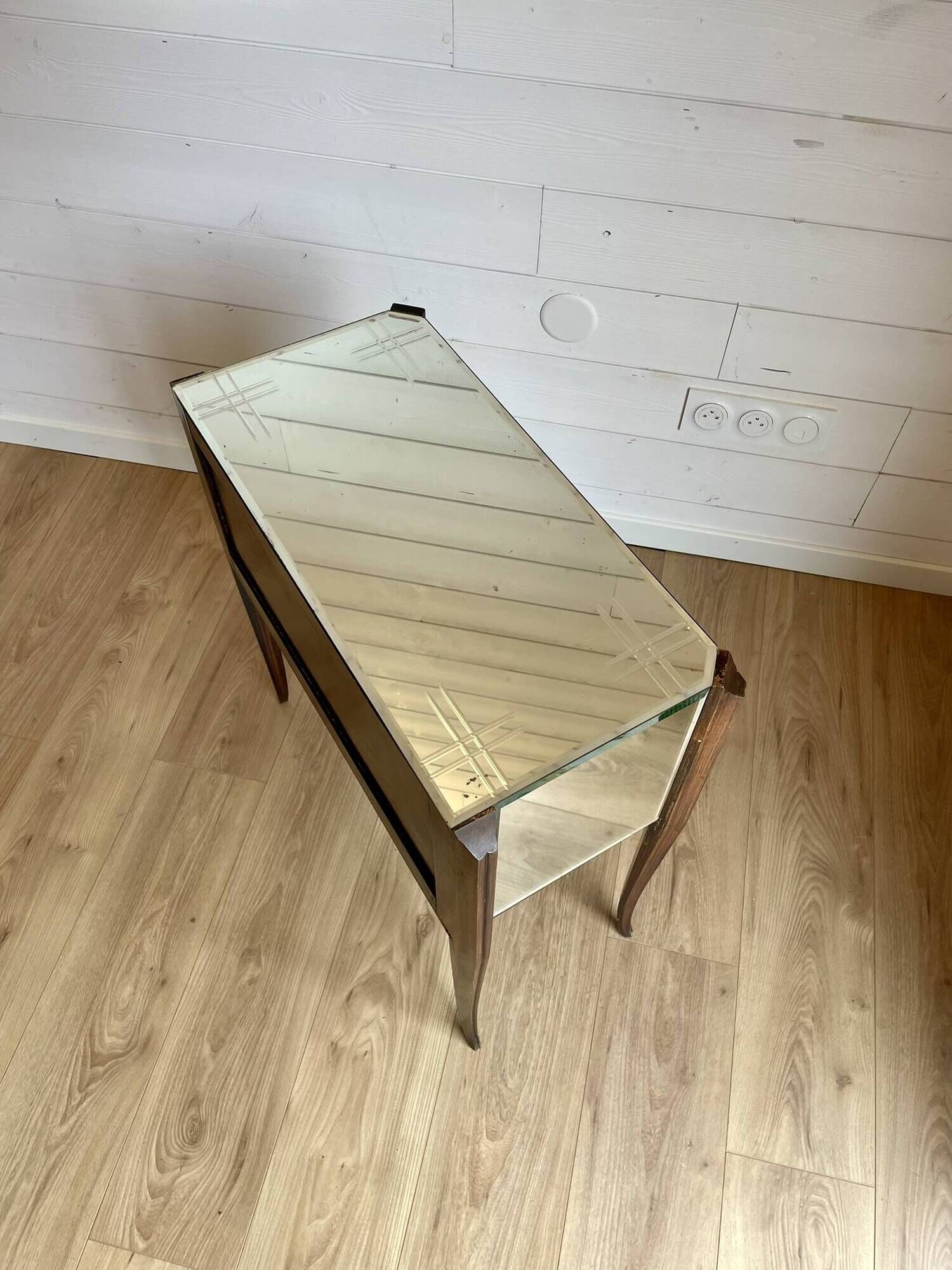 Small entrance chest of drawers or antique bedside table with engraved mirror.