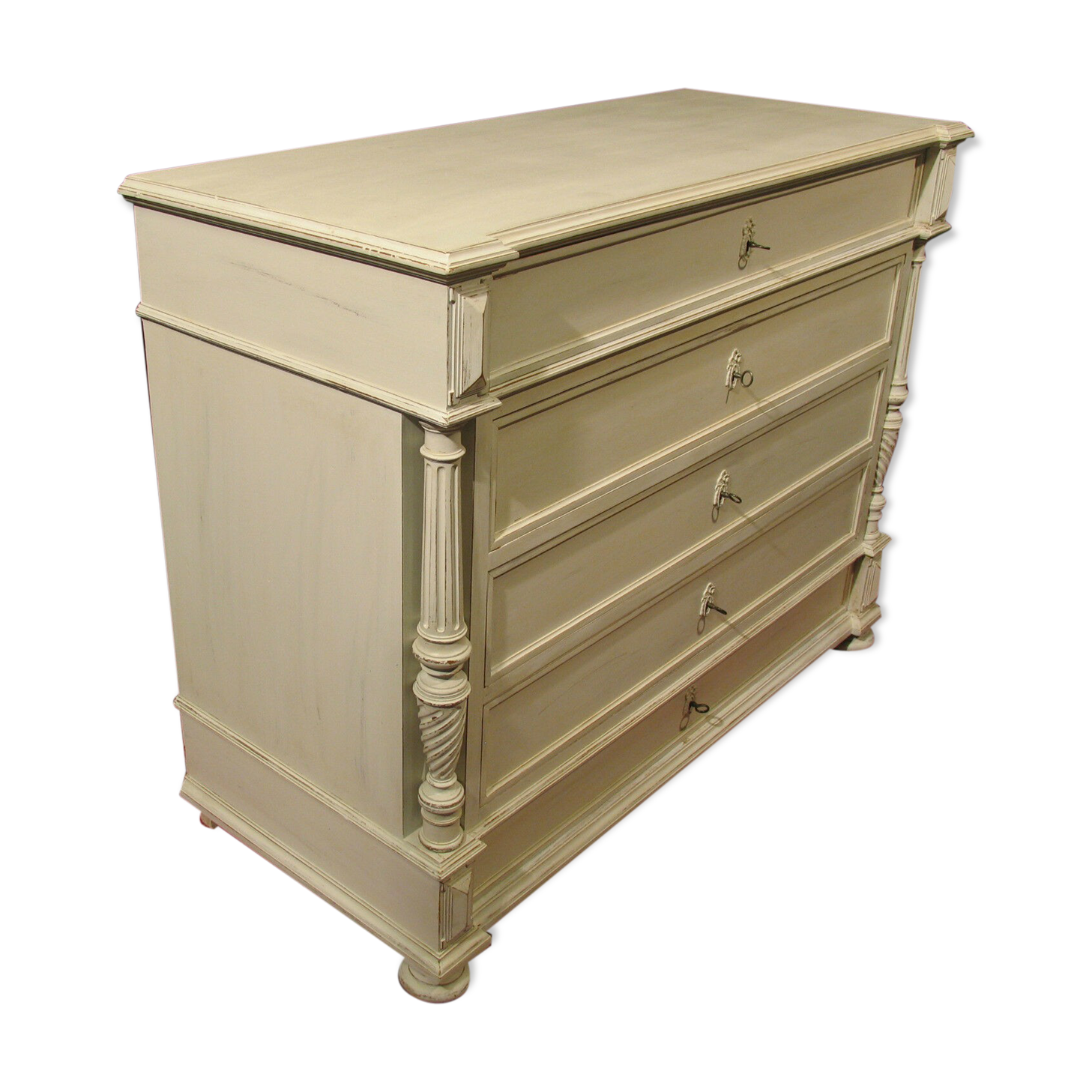Former style Louis XVI in shabby white patinated wood 5 drawers