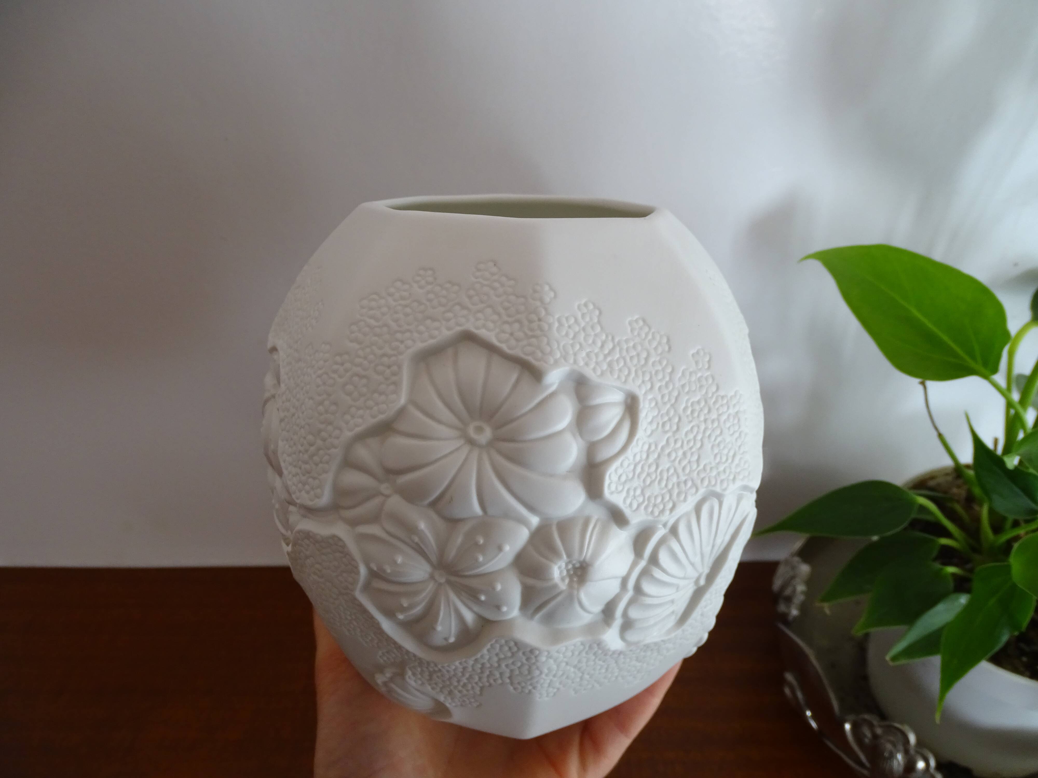 Kaiser Germany M Frey biscuit ball vase signed