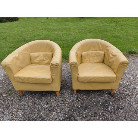 Paire de fauteuils simili cuir marron clair vintage
