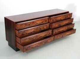 Scandinavian chest of drawers with 8 drawers in Rio rosewood