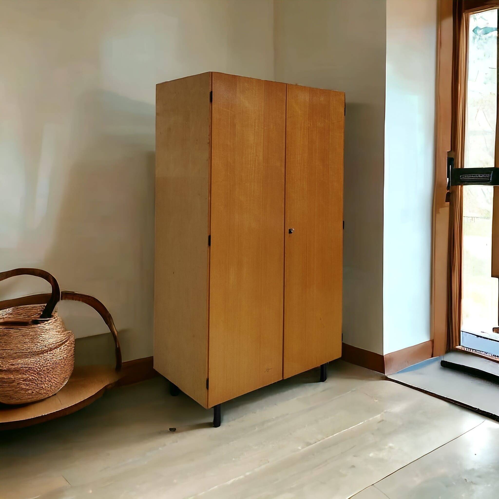 Armoire du milieu du siècle