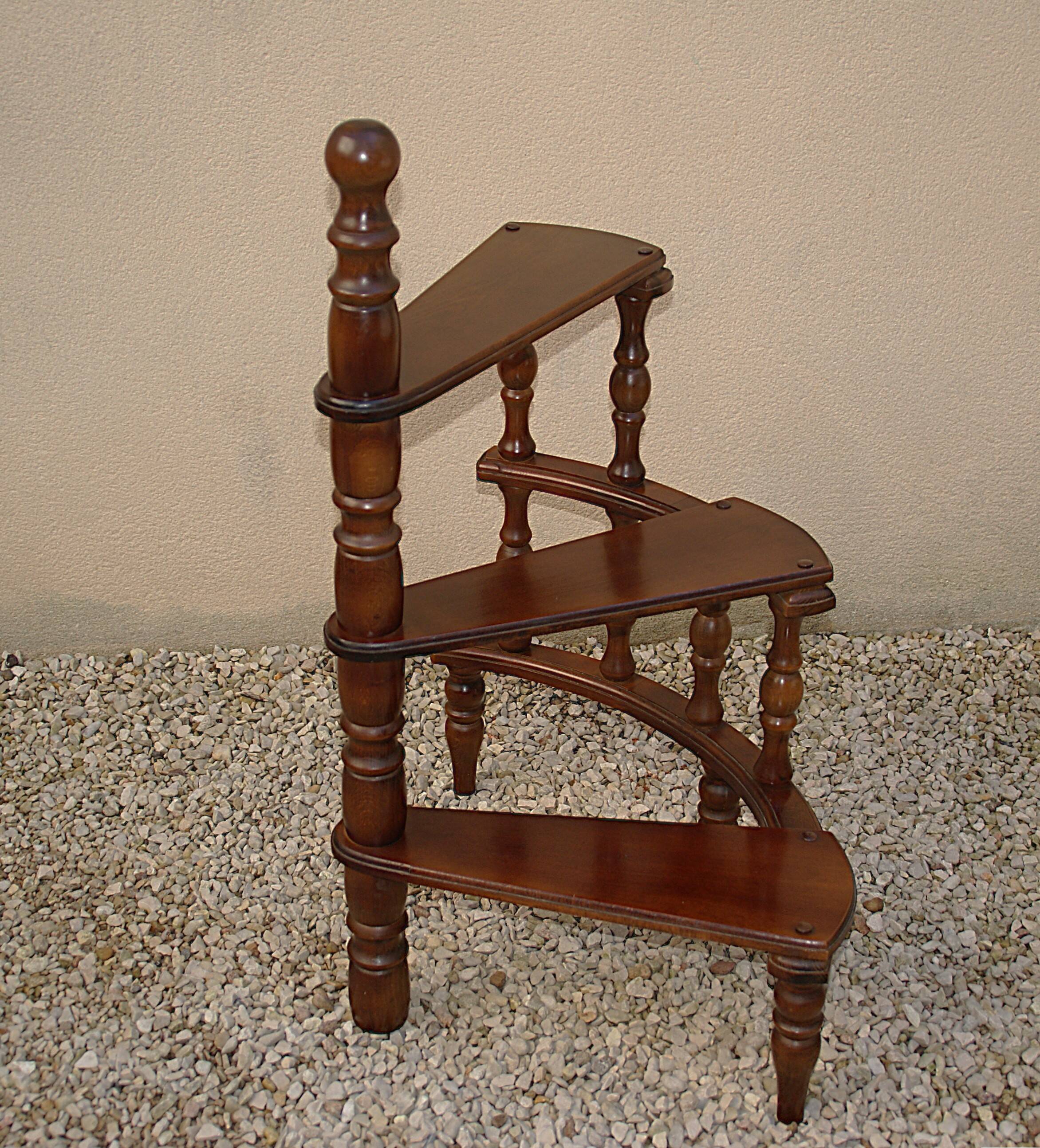 Escalier - Escabeau de bibliothèque