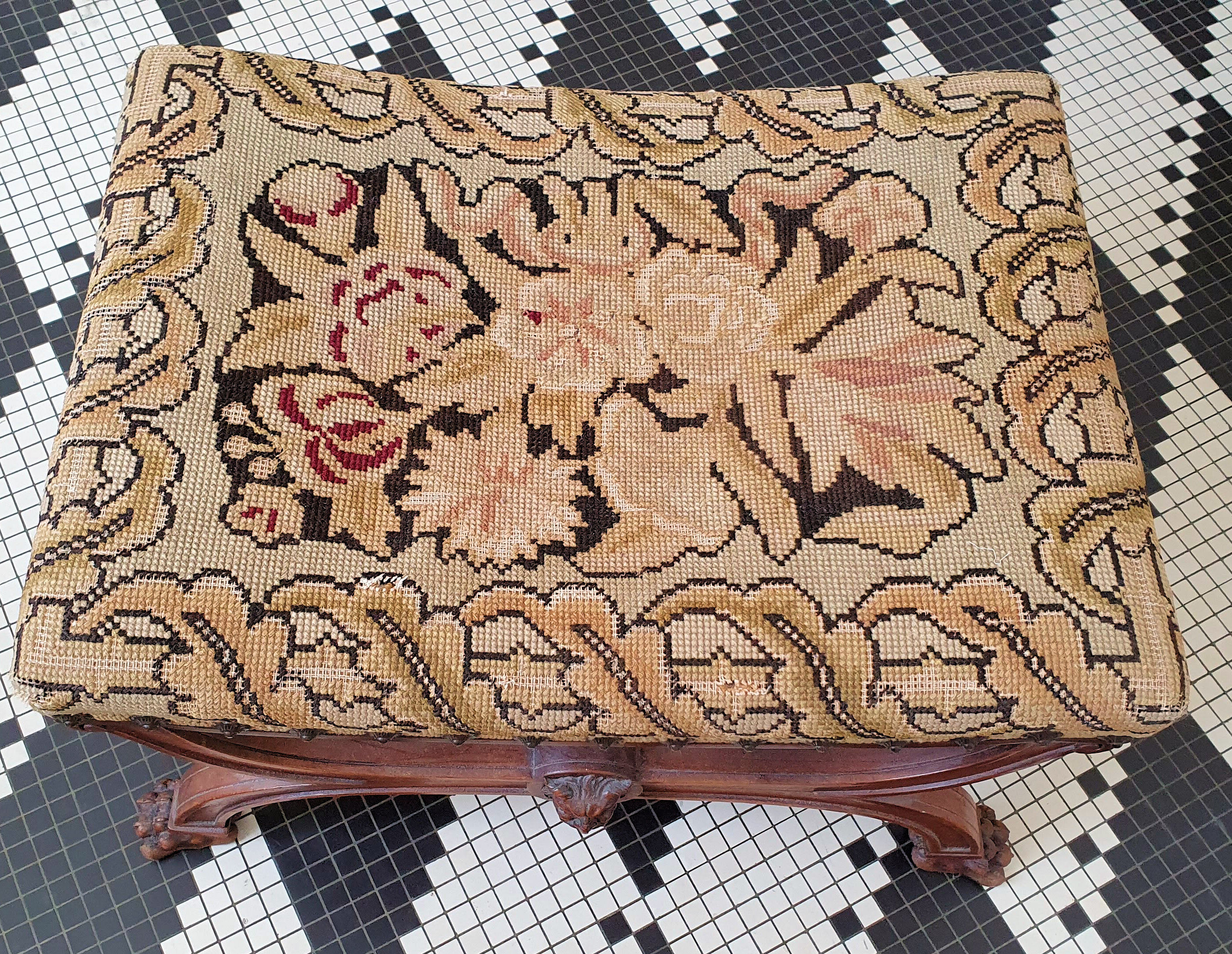Feet rest curule