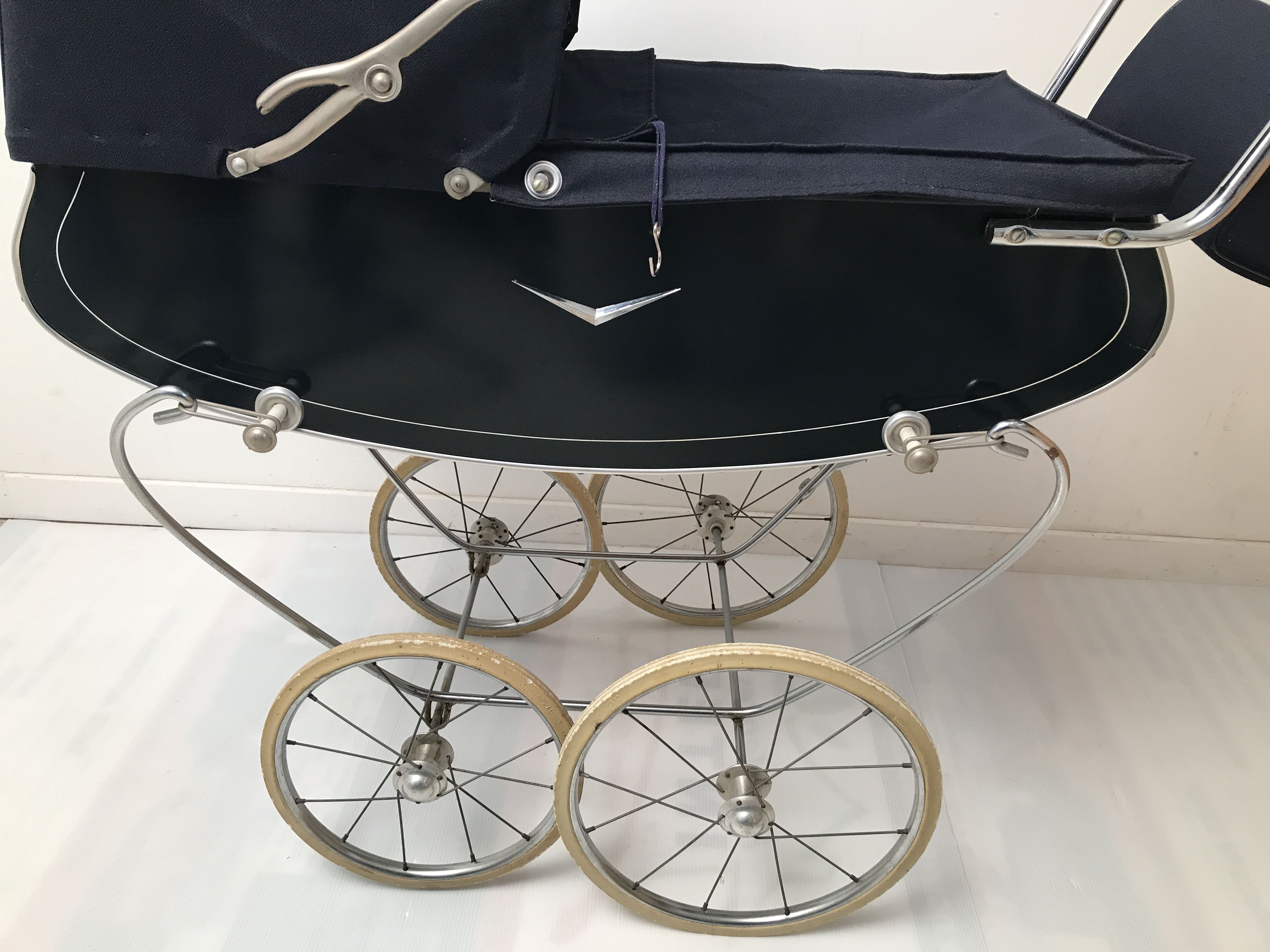 Pram, vintage English style carrycot 60/70s