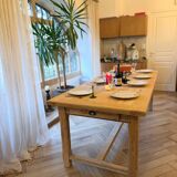 Solid oak farmhouse table with 2 drawers