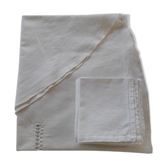 Open lace linen and 8 towels