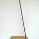 Lampadaire tripode mid-century avec tablette en metal perforé