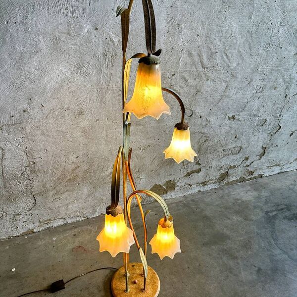 Lampadaire floral élégant en tôle d'acier avec pendentifs en verre, milieu du siècle, France 1980