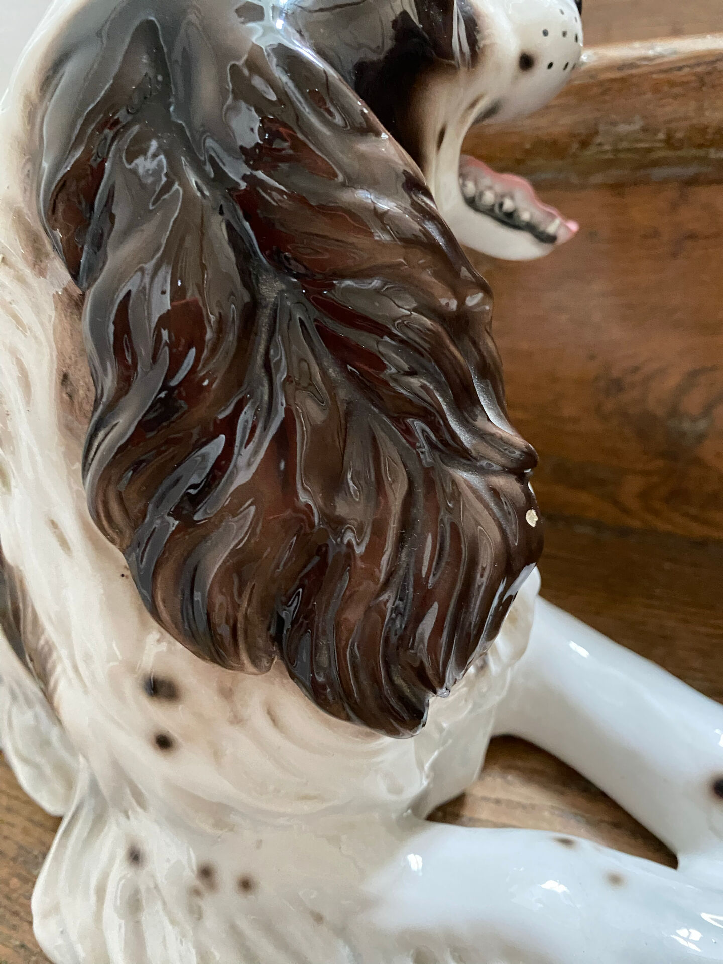 Sculpture of a Springer dog