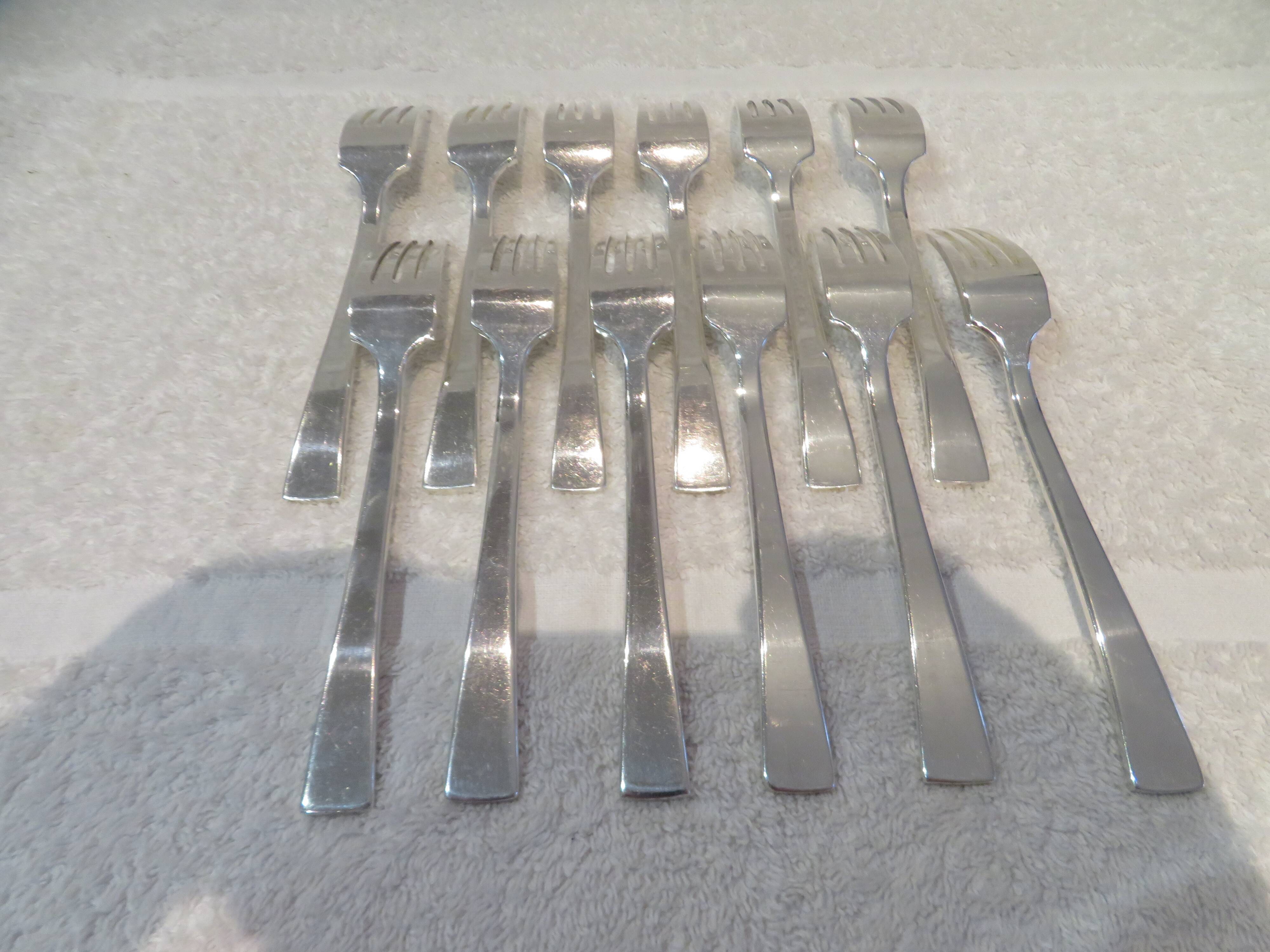 12 Christofle Concorde silver plated dessert forks, 17cm
