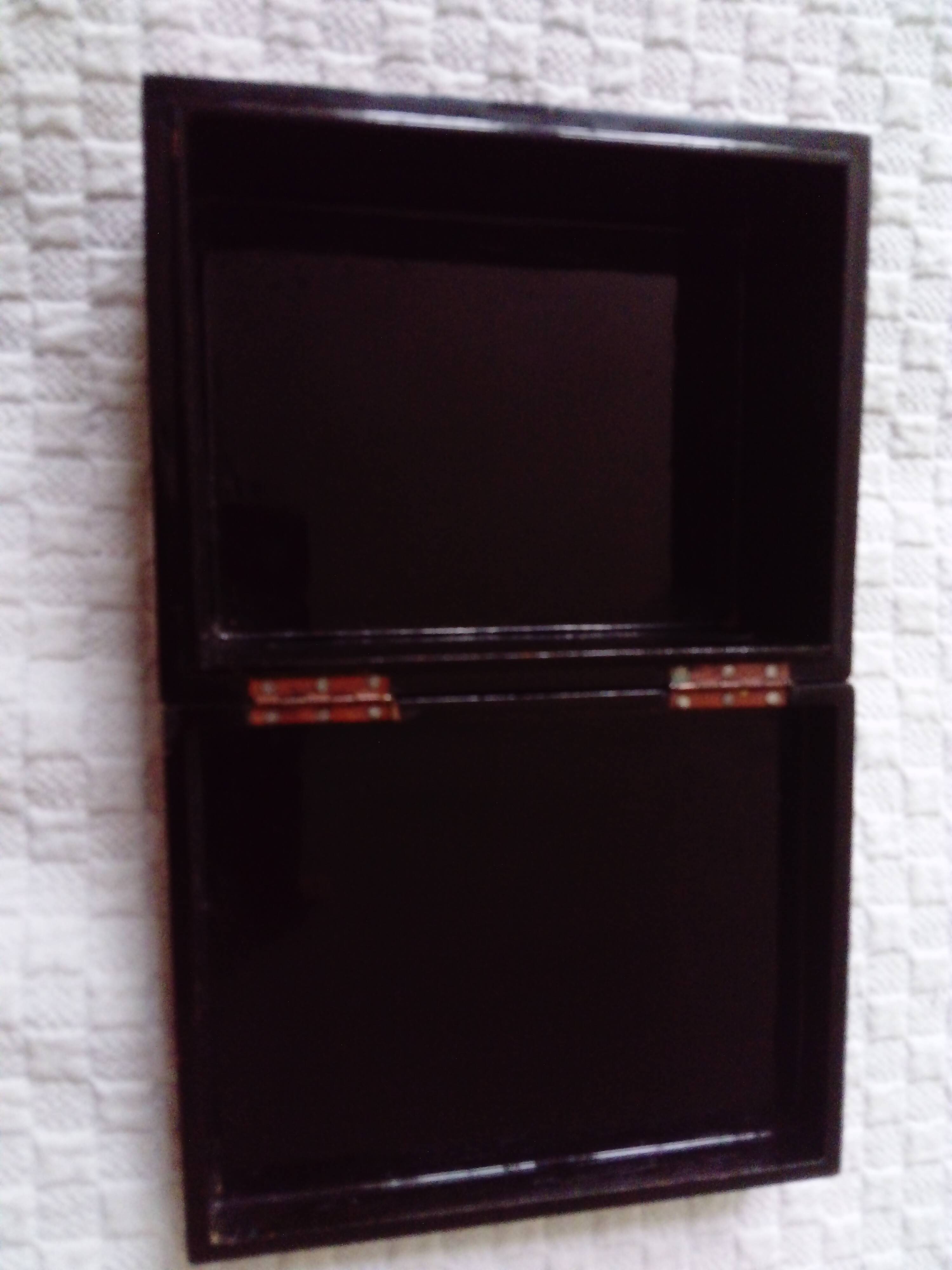 Small black lacquered box with Art Deco decor.Japan