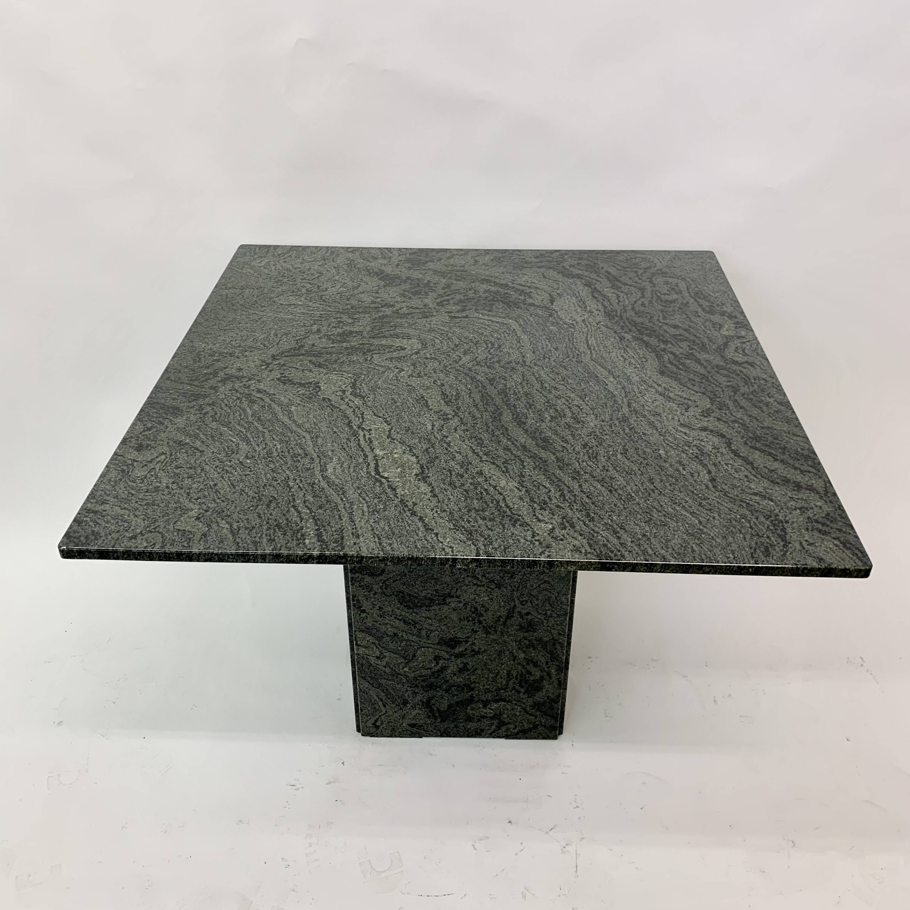 Table à manger en granit vert, années 1980