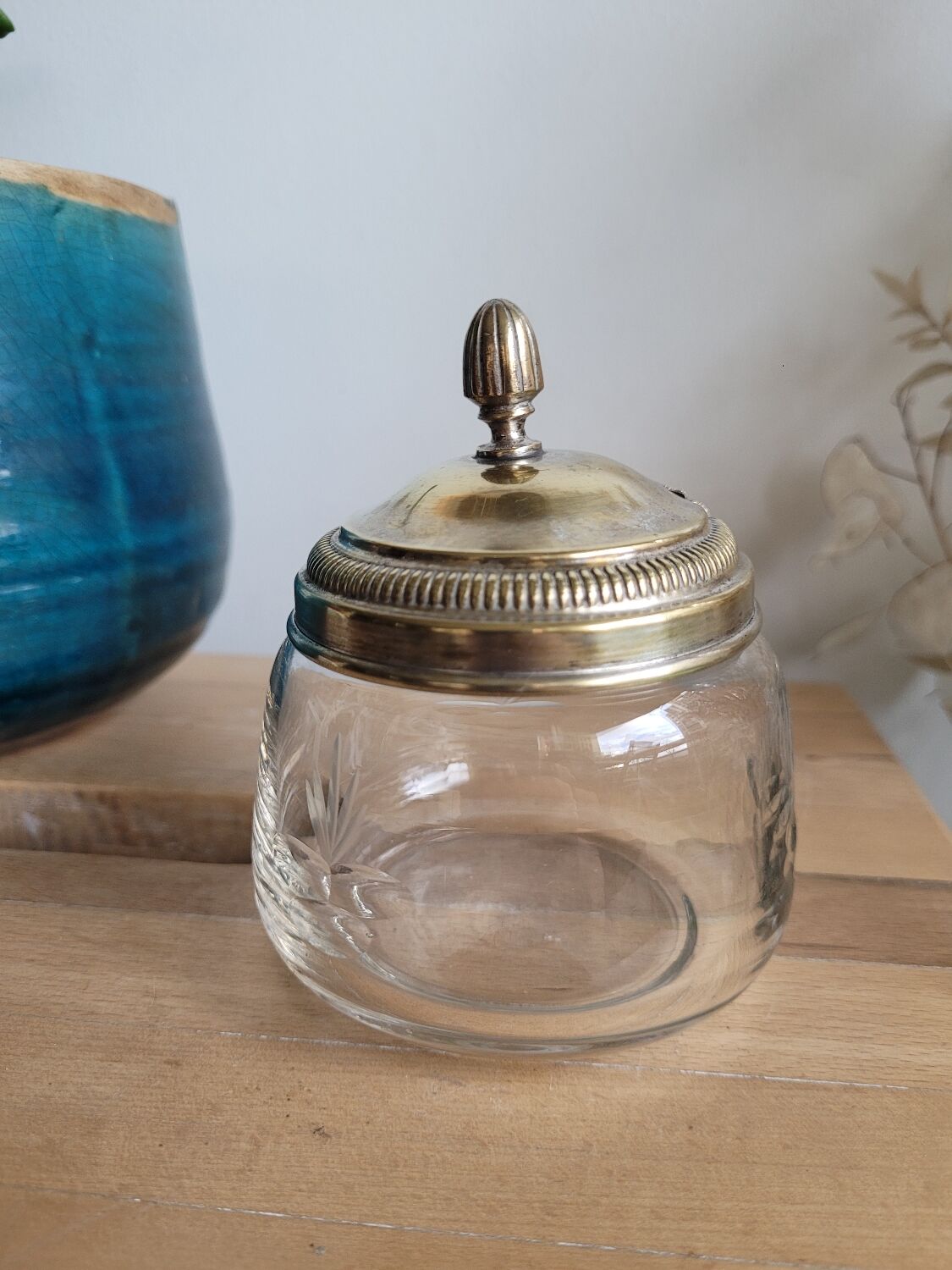 Boîte en verre ciselé et couvercle argent