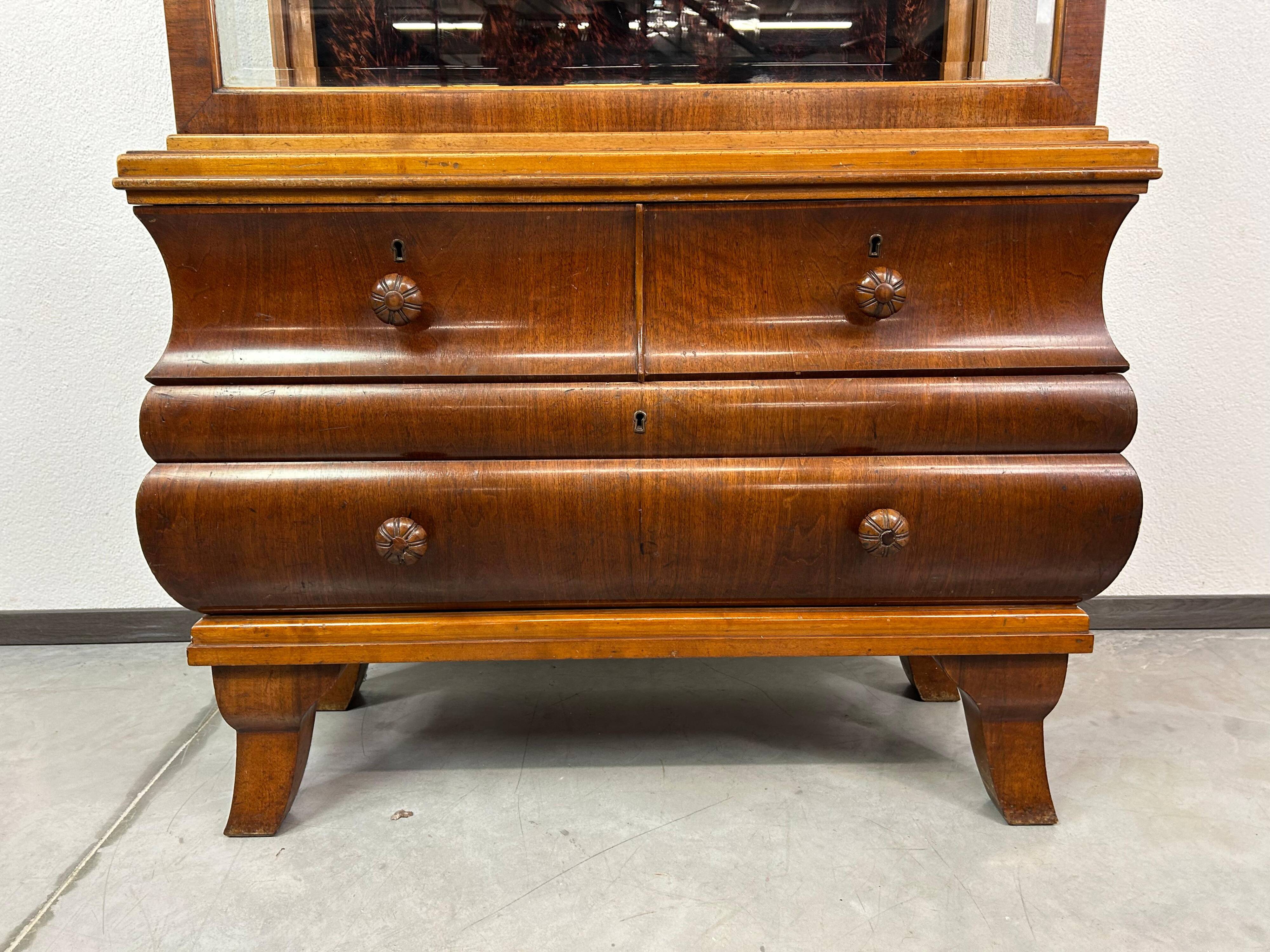 Large Art Deco display case by Lingel