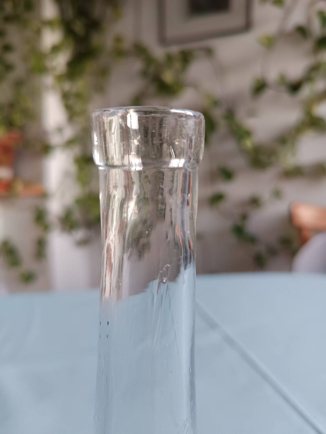Bottle / single-stem vase