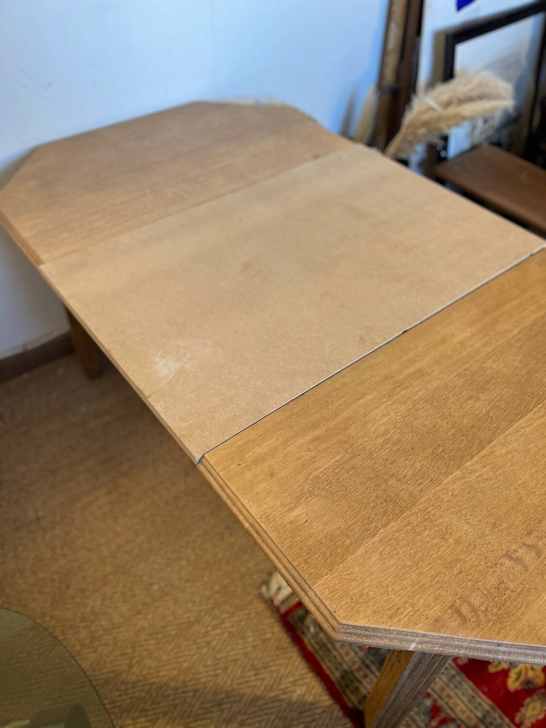 Extendable wooden art deco table for 4 to 8 people