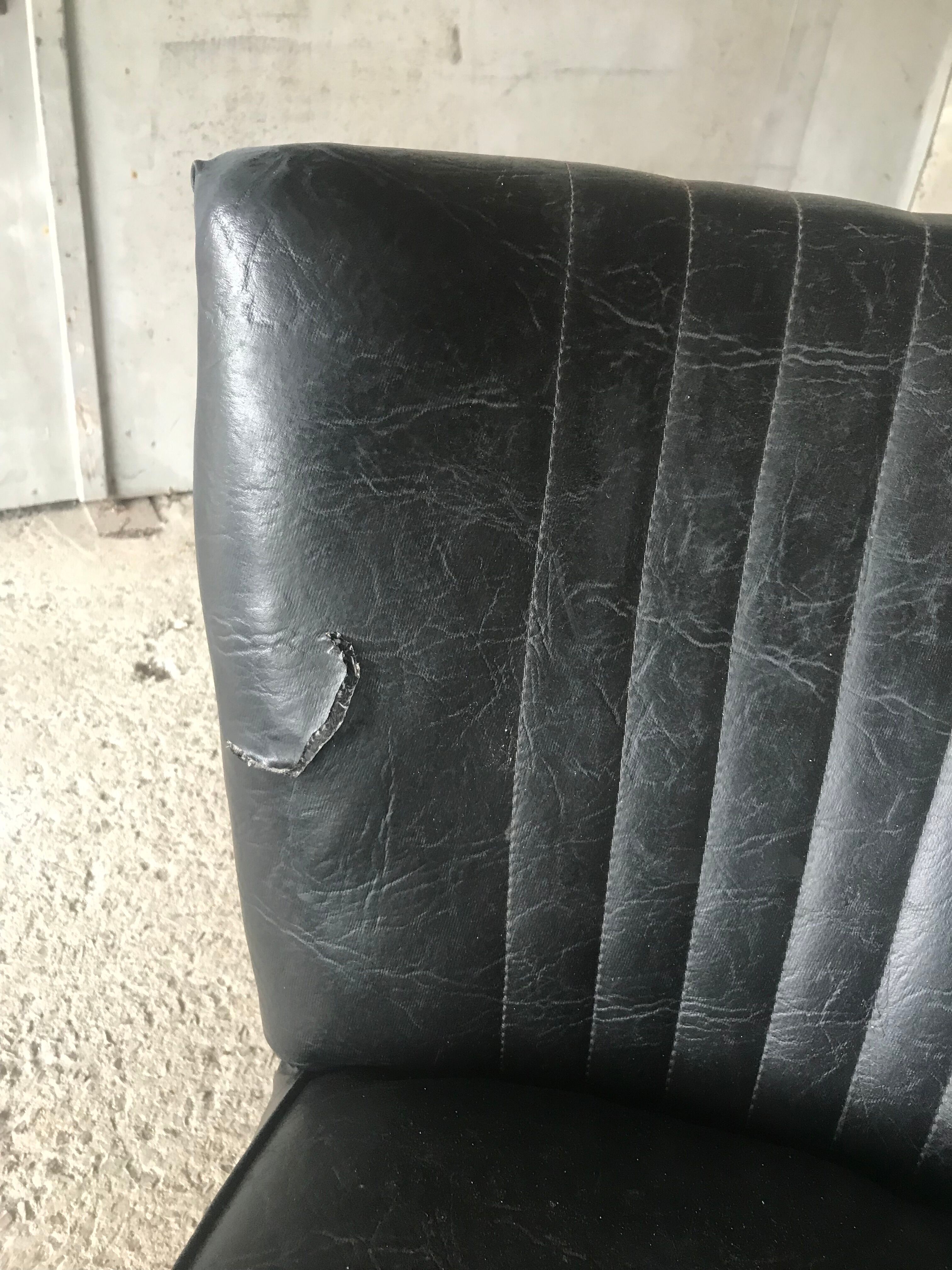 Paire de fauteuils cocktail années 60
