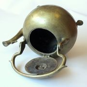 Théière vintage en bronze