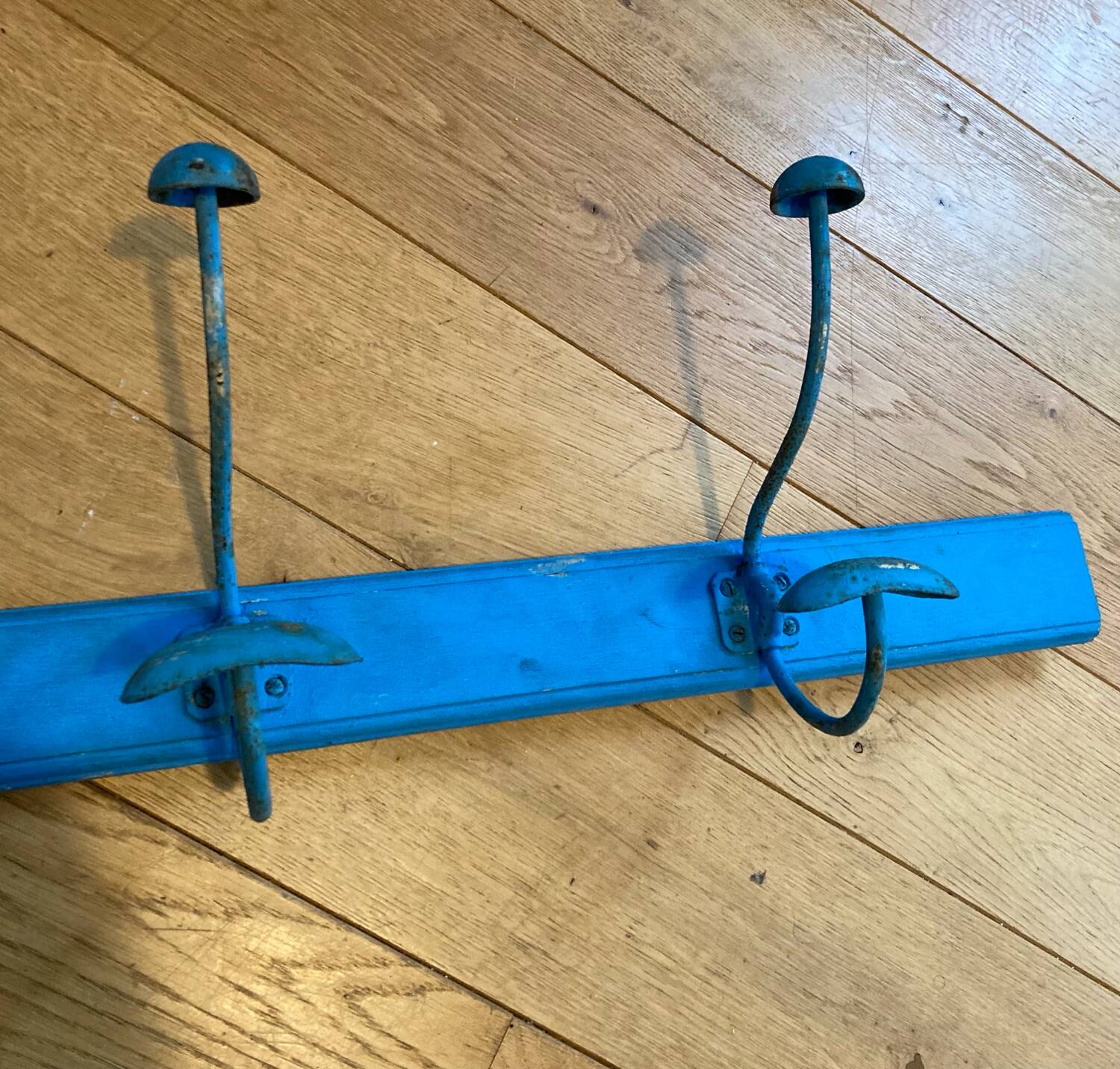 Wall-mounted coat rack with 7 hooks, length 191 cm